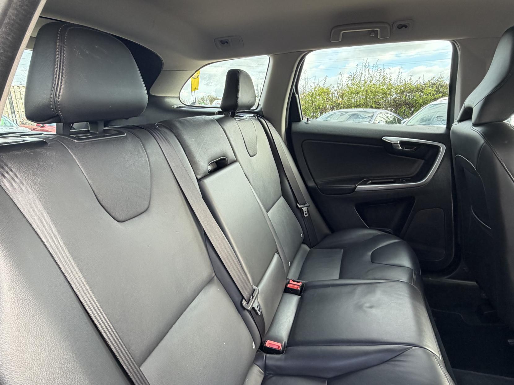 Volvo XC60 2.0 D4 SE Lux SUV 5dr Diesel Manual Euro 6 (s/s) (190 ps)