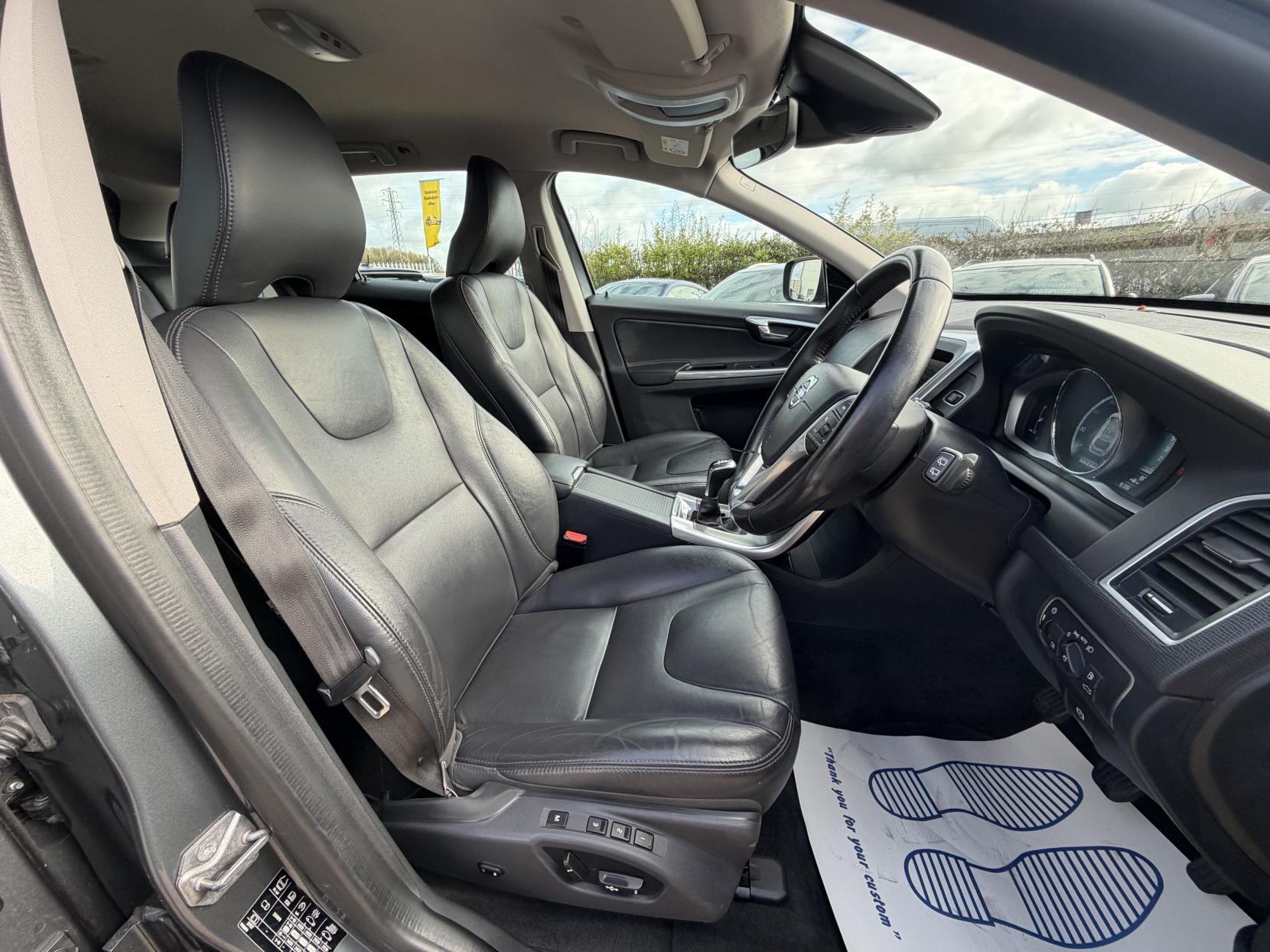 Volvo XC60 2.0 D4 SE Lux SUV 5dr Diesel Manual Euro 6 (s/s) (190 ps)