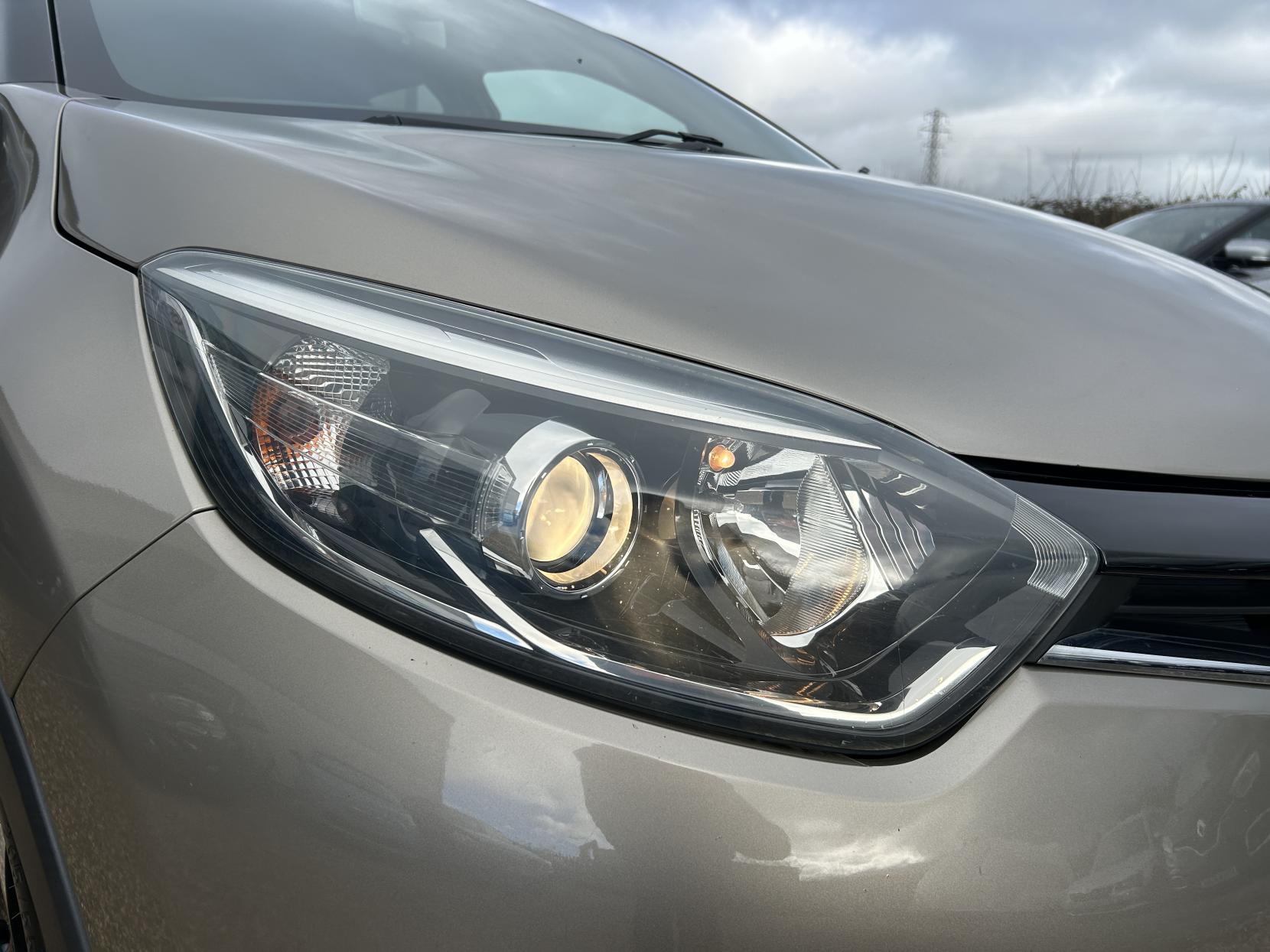 Renault Captur 1.5 dCi ENERGY Dynamique S MediaNav SUV 5dr Diesel Manual Euro 5 (s/s) (90 ps)