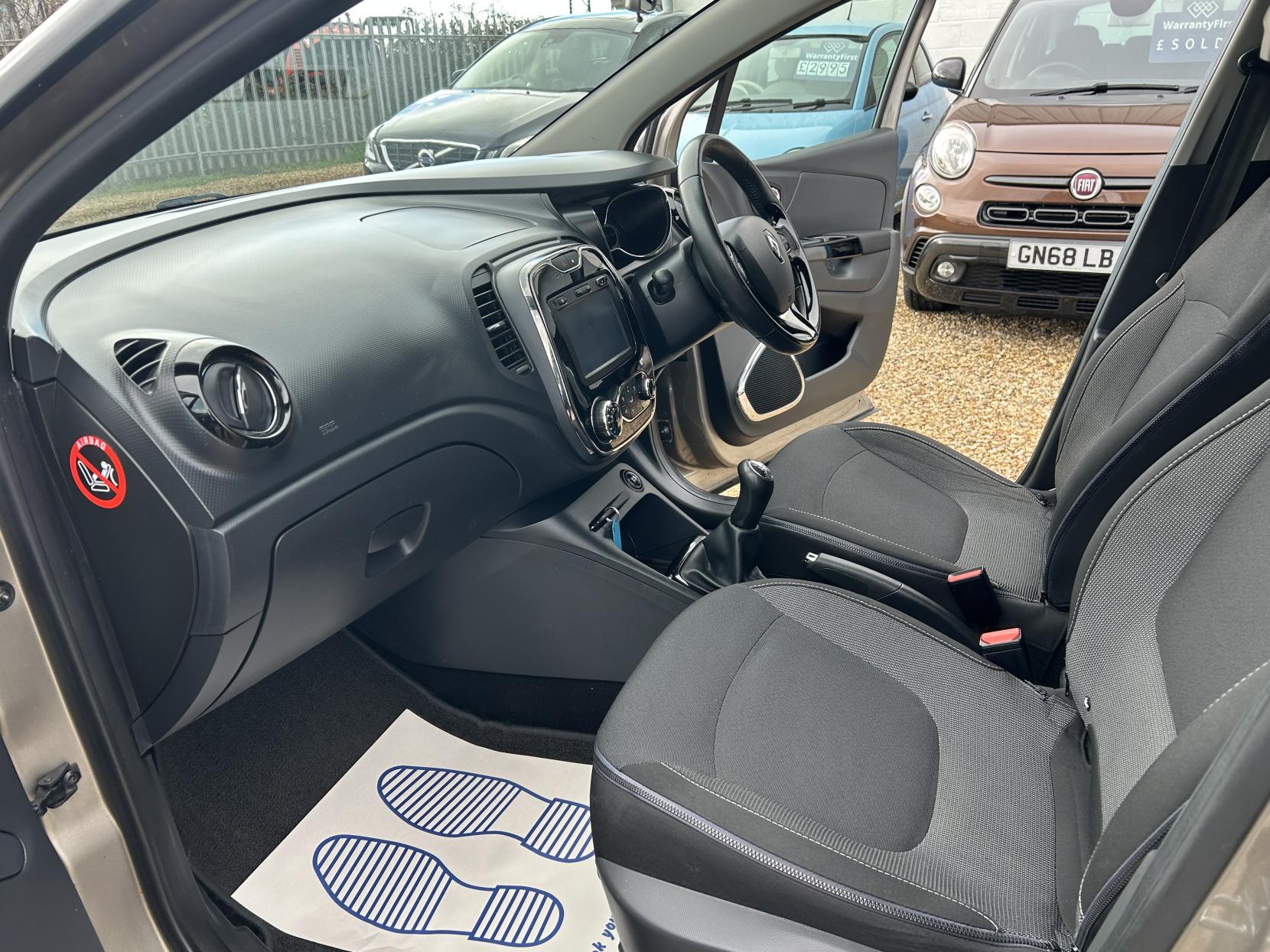 Renault Captur 1.5 dCi ENERGY Dynamique S MediaNav SUV 5dr Diesel Manual Euro 5 (s/s) (90 ps)