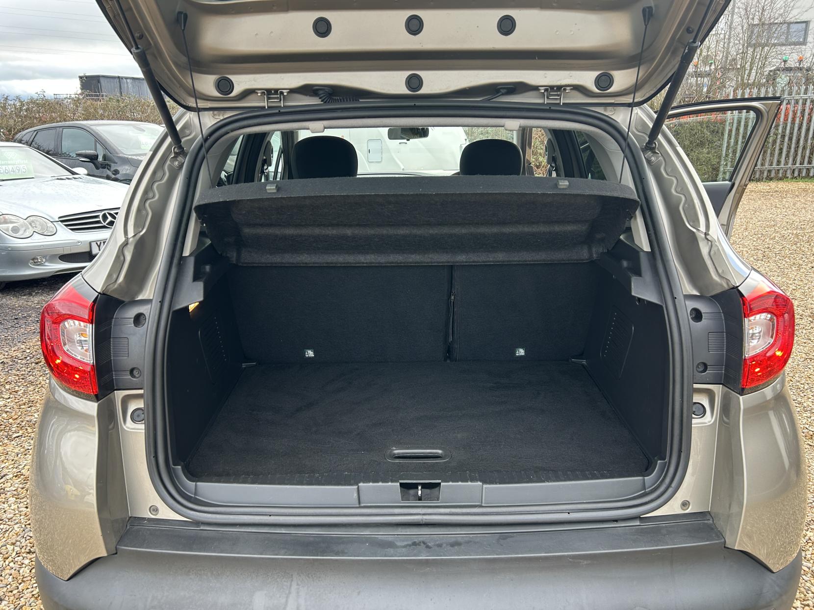 Renault Captur 1.5 dCi ENERGY Dynamique S MediaNav SUV 5dr Diesel Manual Euro 5 (s/s) (90 ps)