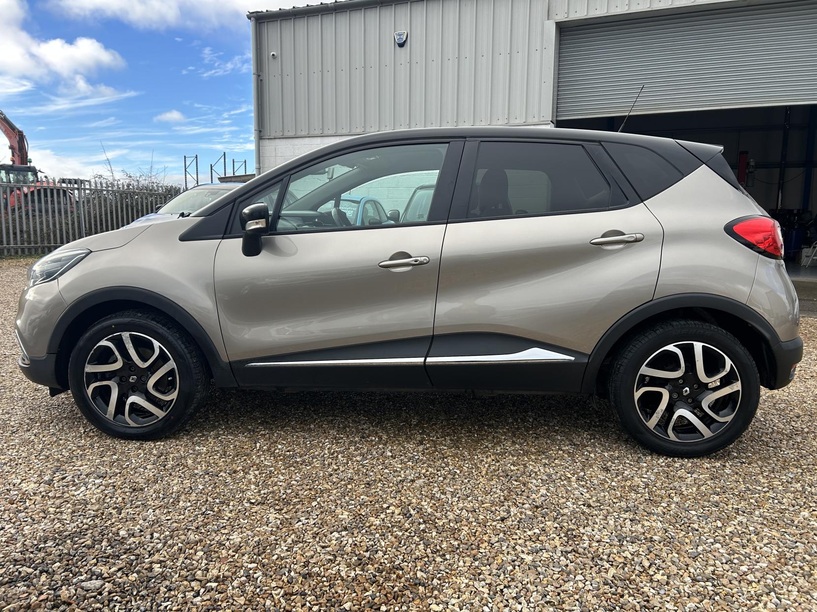 Renault Captur 1.5 dCi ENERGY Dynamique S MediaNav SUV 5dr Diesel Manual Euro 5 (s/s) (90 ps)