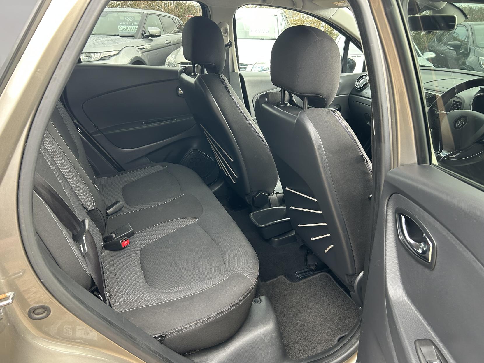 Renault Captur 1.5 dCi ENERGY Dynamique S MediaNav SUV 5dr Diesel Manual Euro 5 (s/s) (90 ps)