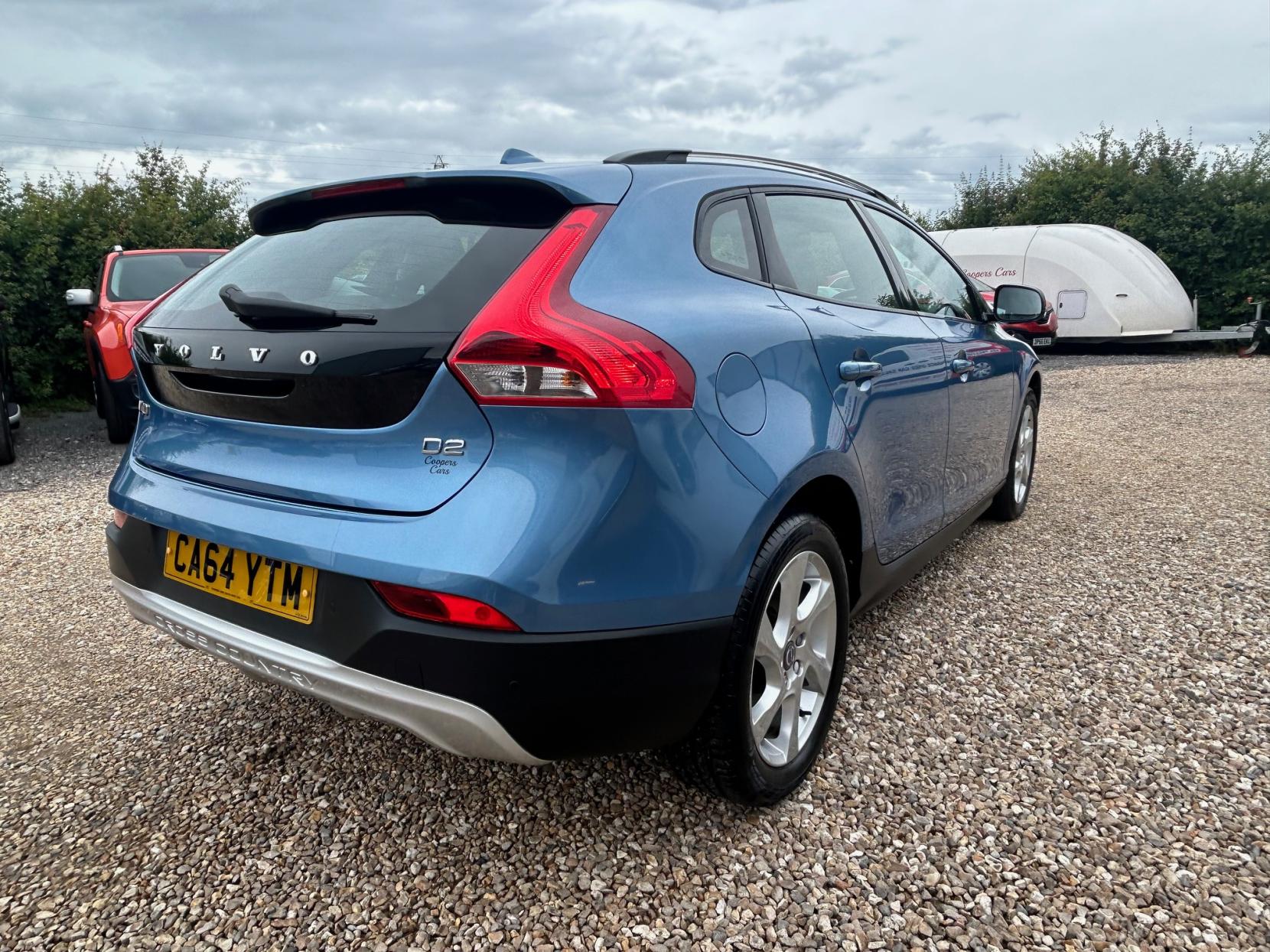 Volvo V40 Cross Country 1.6 D2 Lux Hatchback 5dr Diesel Powershift Euro 5 (s/s) (115 ps)