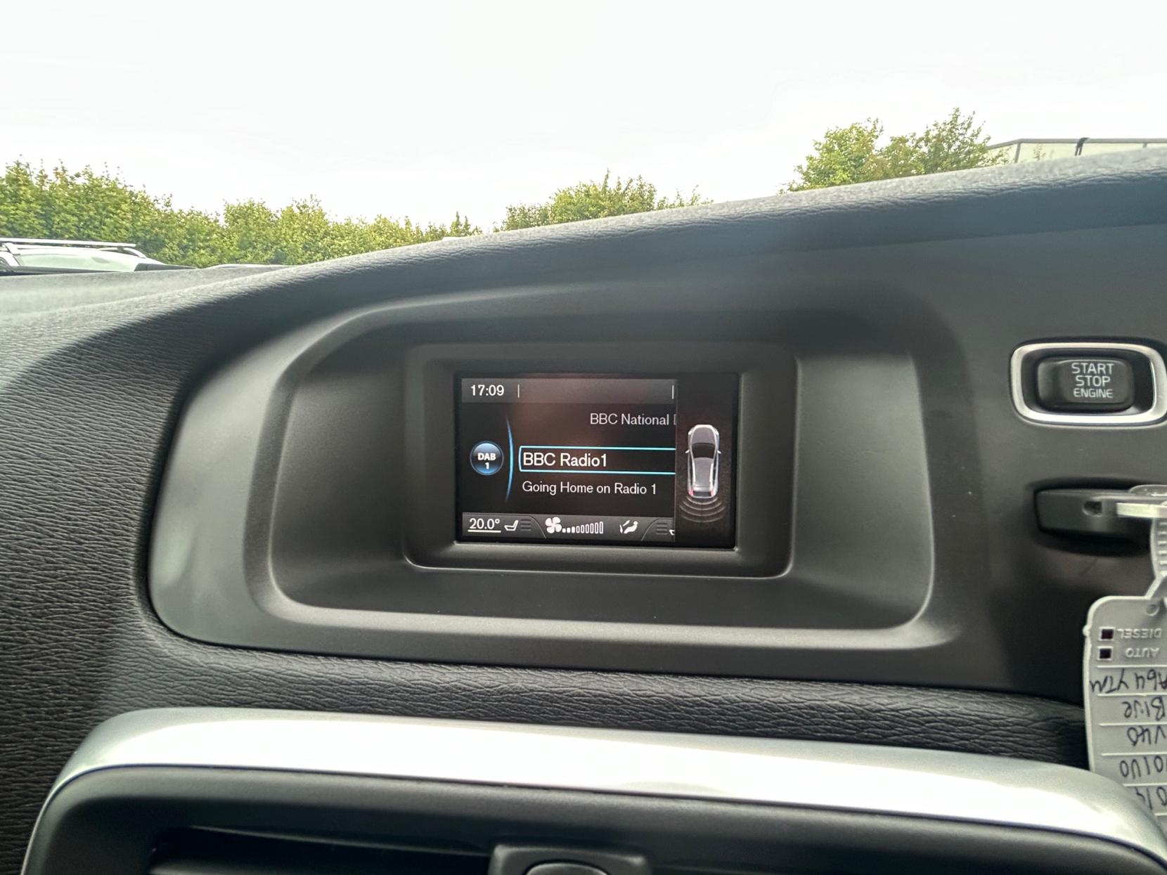 Volvo V40 Cross Country 1.6 D2 Lux Hatchback 5dr Diesel Powershift Euro 5 (s/s) (115 ps)