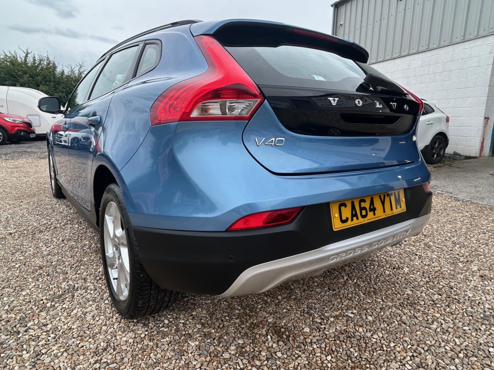 Volvo V40 Cross Country 1.6 D2 Lux Hatchback 5dr Diesel Powershift Euro 5 (s/s) (115 ps)