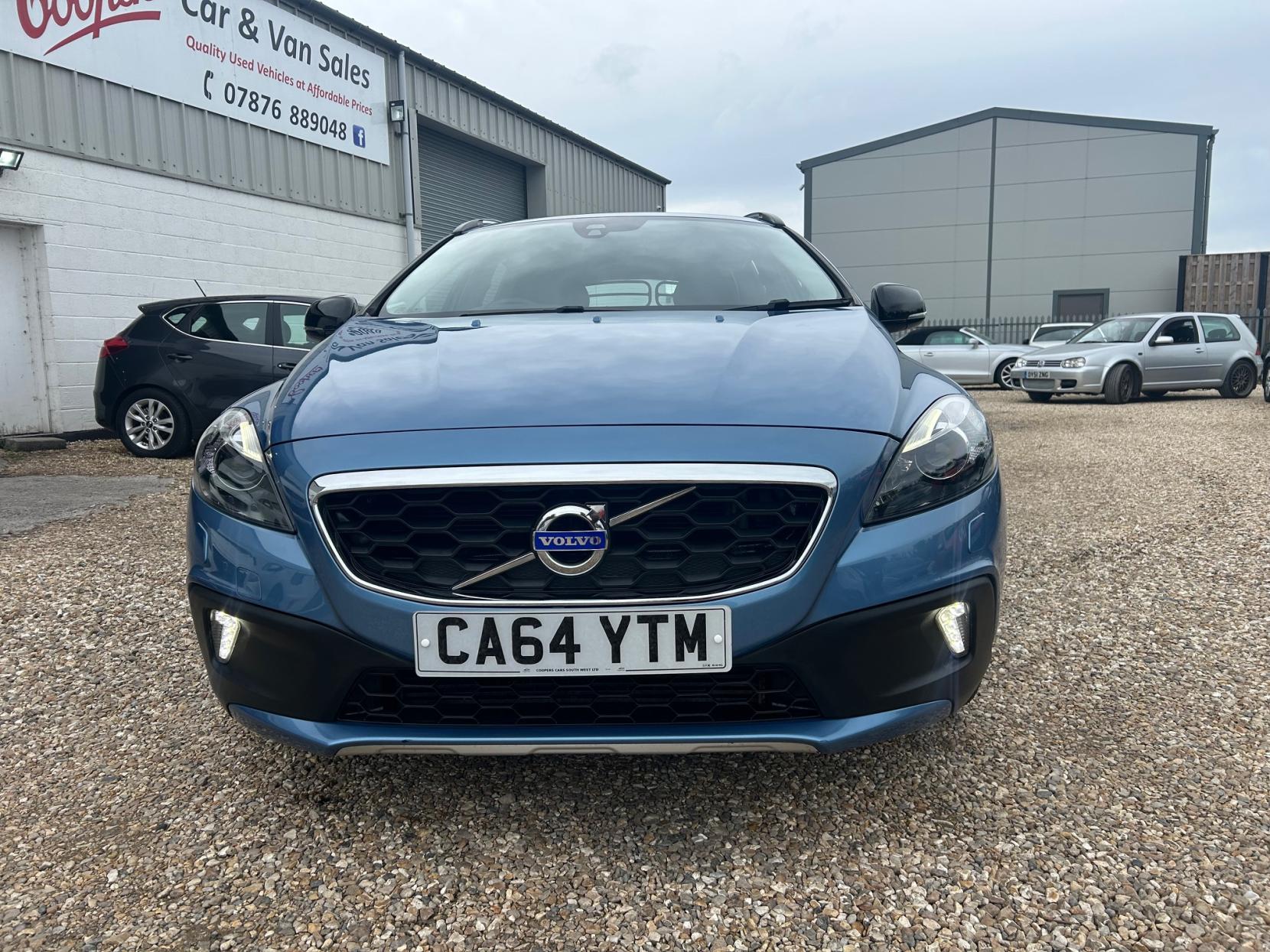 Volvo V40 Cross Country 1.6 D2 Lux Hatchback 5dr Diesel Powershift Euro 5 (s/s) (115 ps)