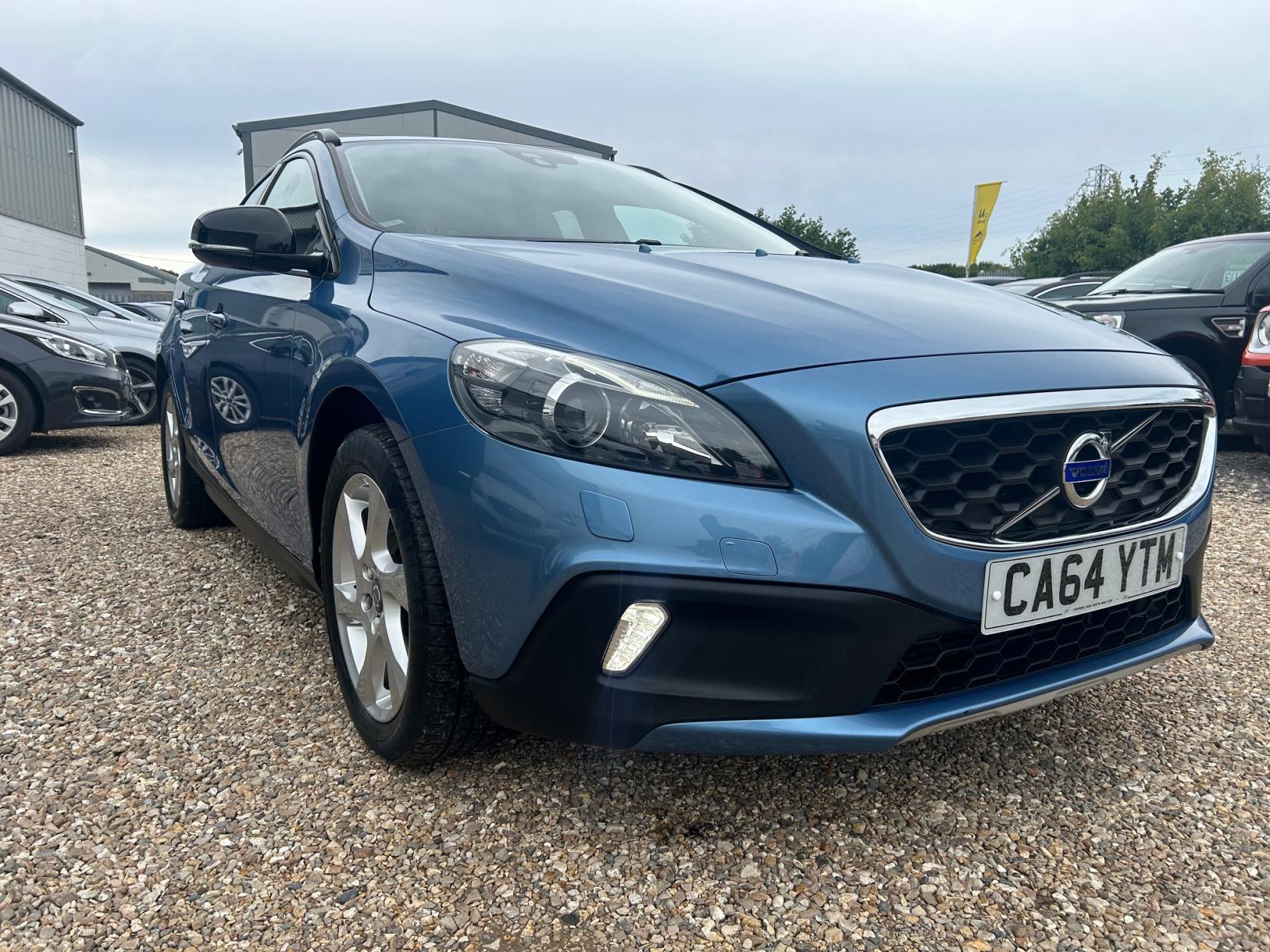 Volvo V40 Cross Country 1.6 D2 Lux Hatchback 5dr Diesel Powershift Euro 5 (s/s) (115 ps)