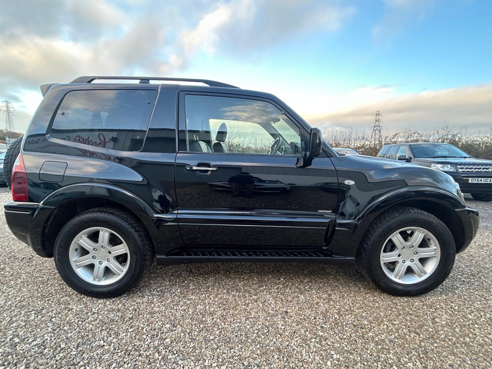 Mitsubishi Shogun 3.2 DI-D Warrior SUV 3dr Diesel Automatic (278 g/km, 158 bhp)