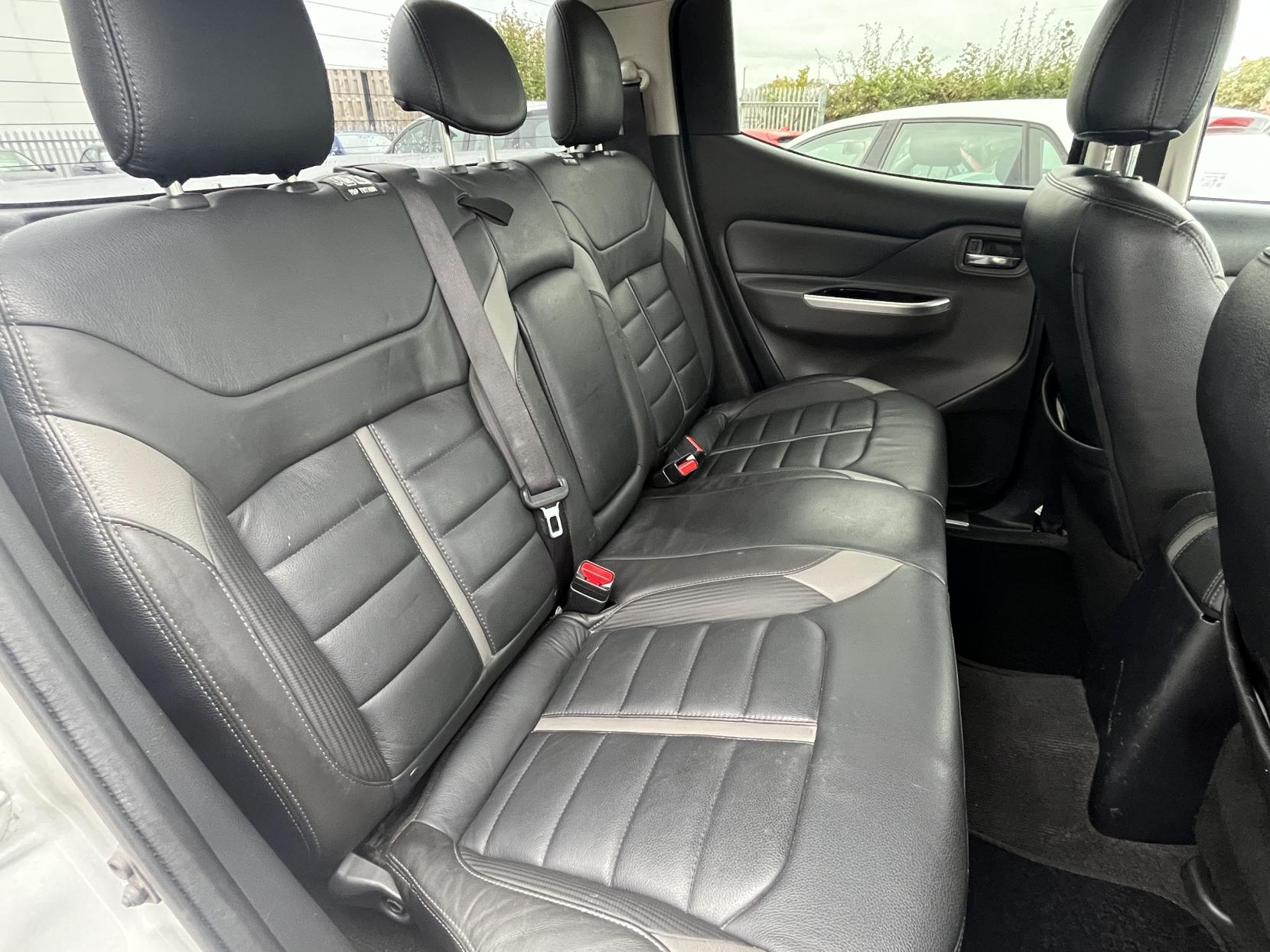 Mitsubishi L200 2.4 DI-D DC Barbarian Pickup Double Cab 4dr Diesel Auto 4WD Euro 5 (178 ps)