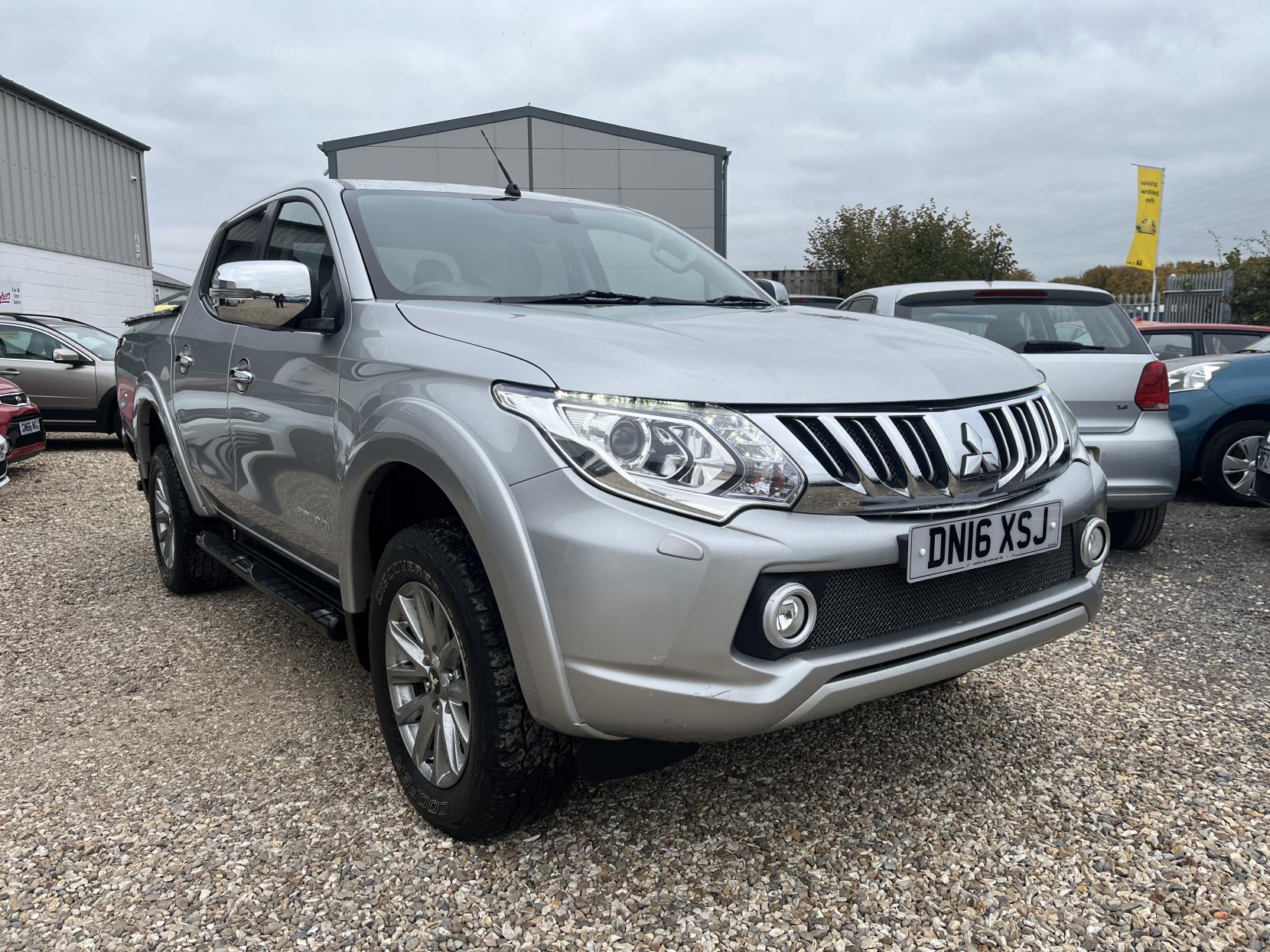 Mitsubishi L200 2.4 DI-D DC Barbarian Pickup Double Cab 4dr Diesel Auto 4WD Euro 5 (178 ps)