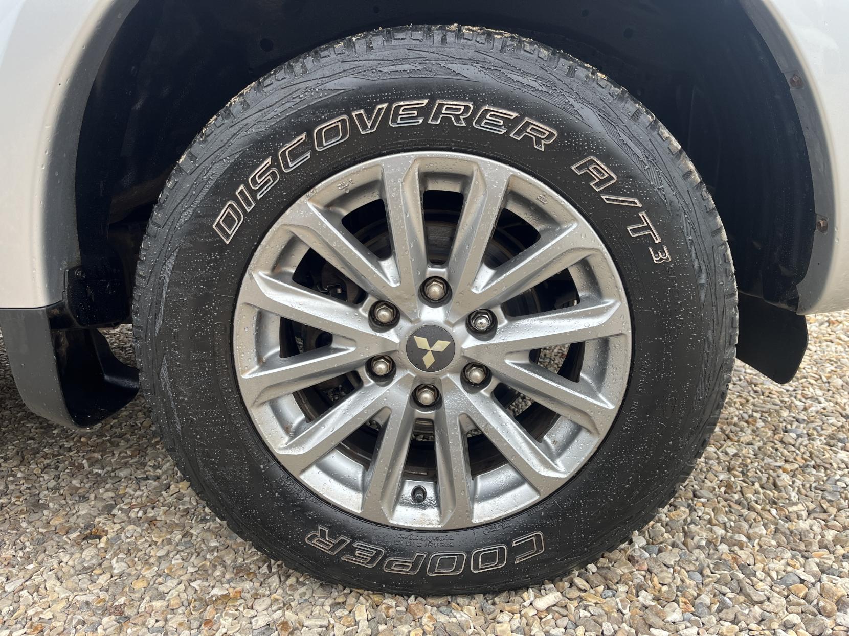 Mitsubishi L200 2.4 DI-D DC Barbarian Pickup Double Cab 4dr Diesel Auto 4WD Euro 5 (178 ps)