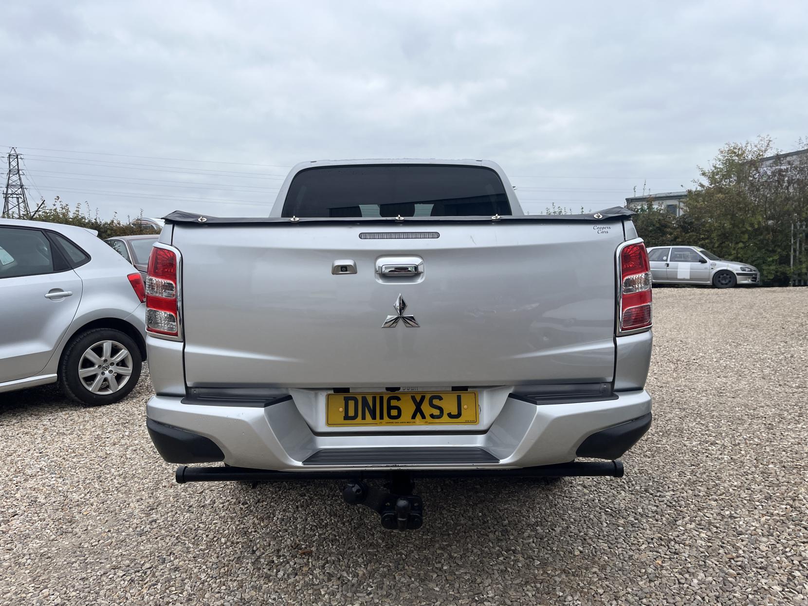 Mitsubishi L200 2.4 DI-D DC Barbarian Pickup Double Cab 4dr Diesel Auto 4WD Euro 5 (178 ps)