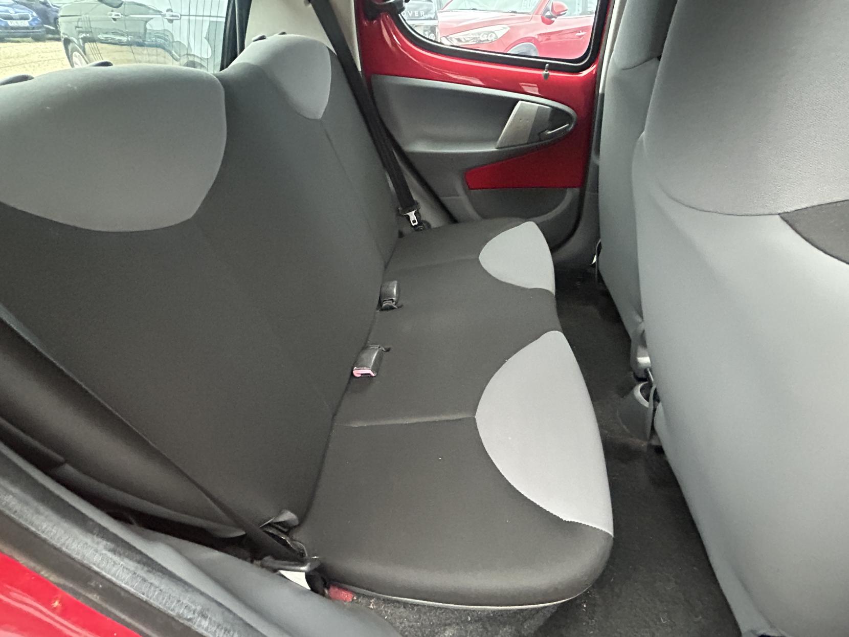 Citroen C1 1.0i Vibe Hatchback 5dr Petrol Manual Euro 4 (67 ps)