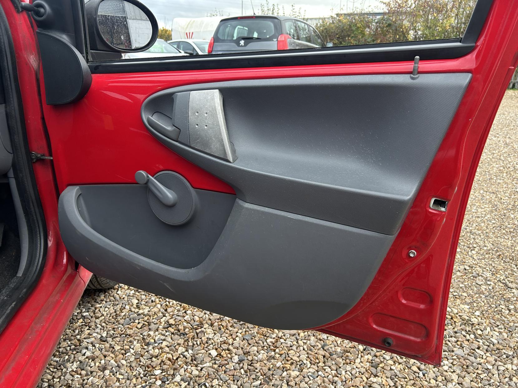 Citroen C1 1.0i Vibe Hatchback 5dr Petrol Manual Euro 4 (67 ps)