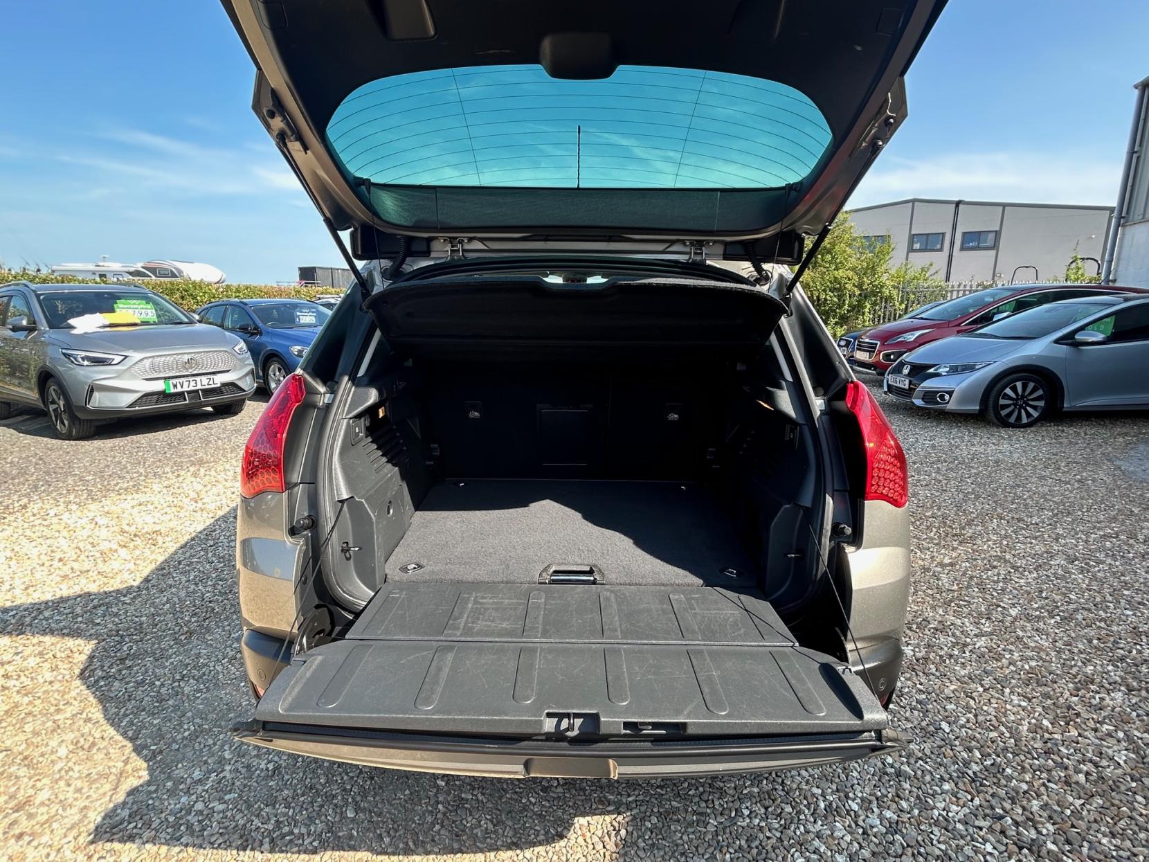 Peugeot 3008 1.6 HDi Exclusive SUV 5dr Diesel EGC Euro 4 (110 bhp)