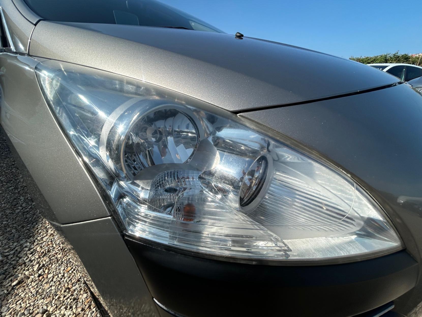 Peugeot 3008 1.6 HDi Exclusive SUV 5dr Diesel EGC Euro 4 (110 bhp)