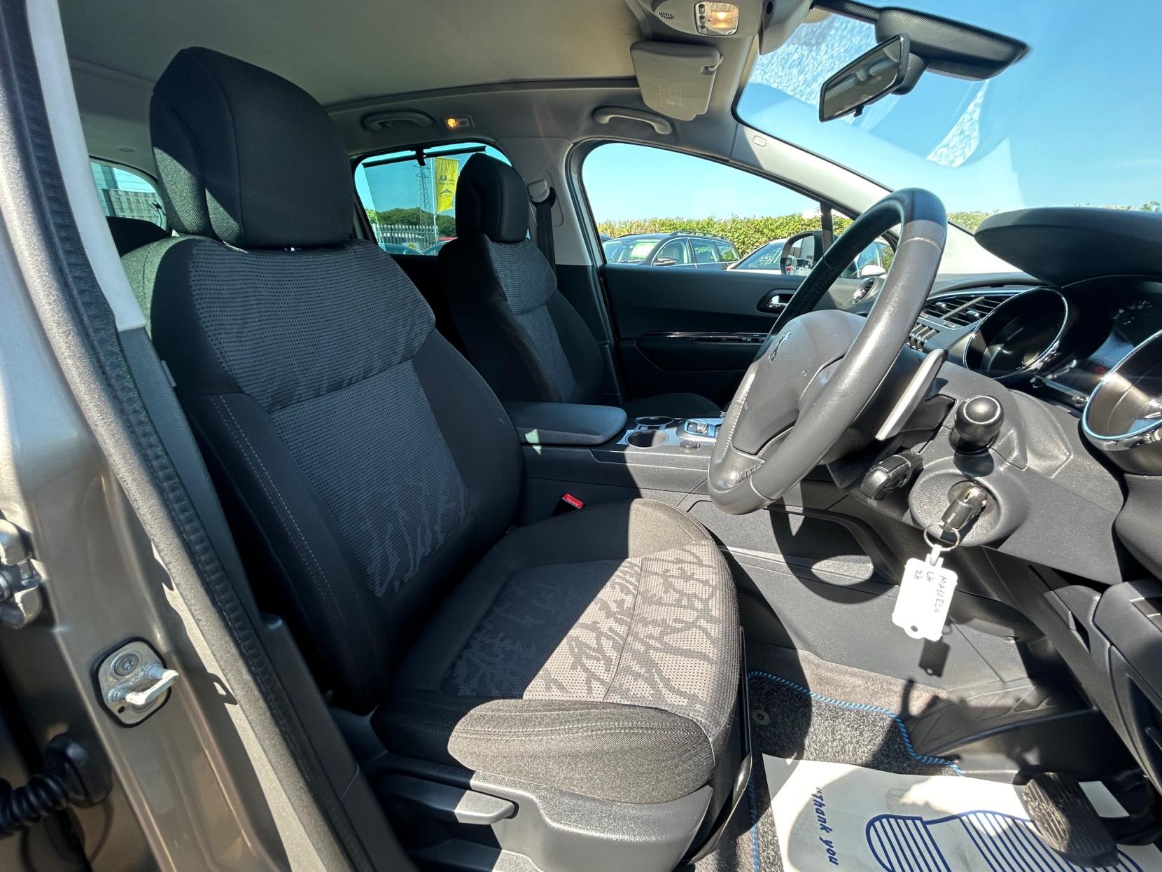 Peugeot 3008 1.6 HDi Exclusive SUV 5dr Diesel EGC Euro 4 (110 bhp)