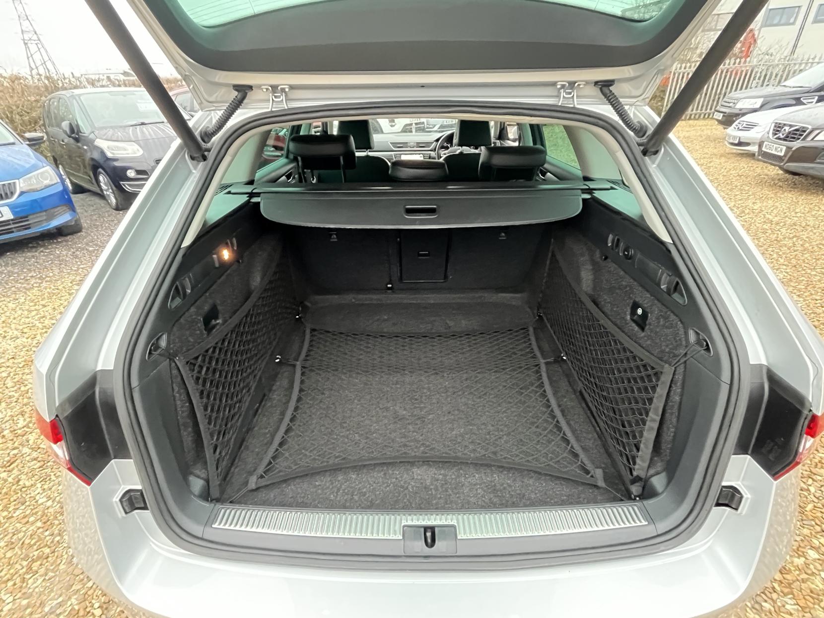 Skoda Superb 2.0 TDI SE L Executive Estate 5dr Diesel DSG Auto 6Spd Euro 6 (s/s) (150 ps)