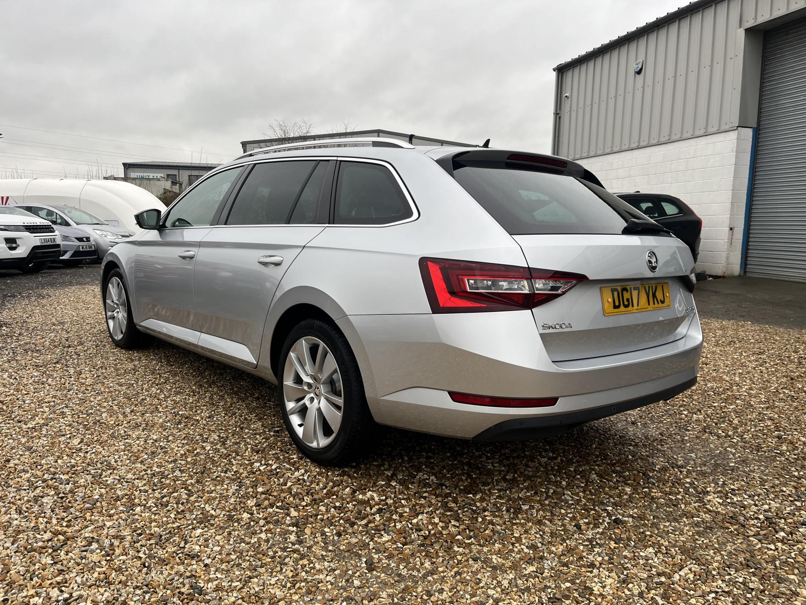 Skoda Superb 2.0 TDI SE L Executive Estate 5dr Diesel DSG Auto 6Spd Euro 6 (s/s) (150 ps)