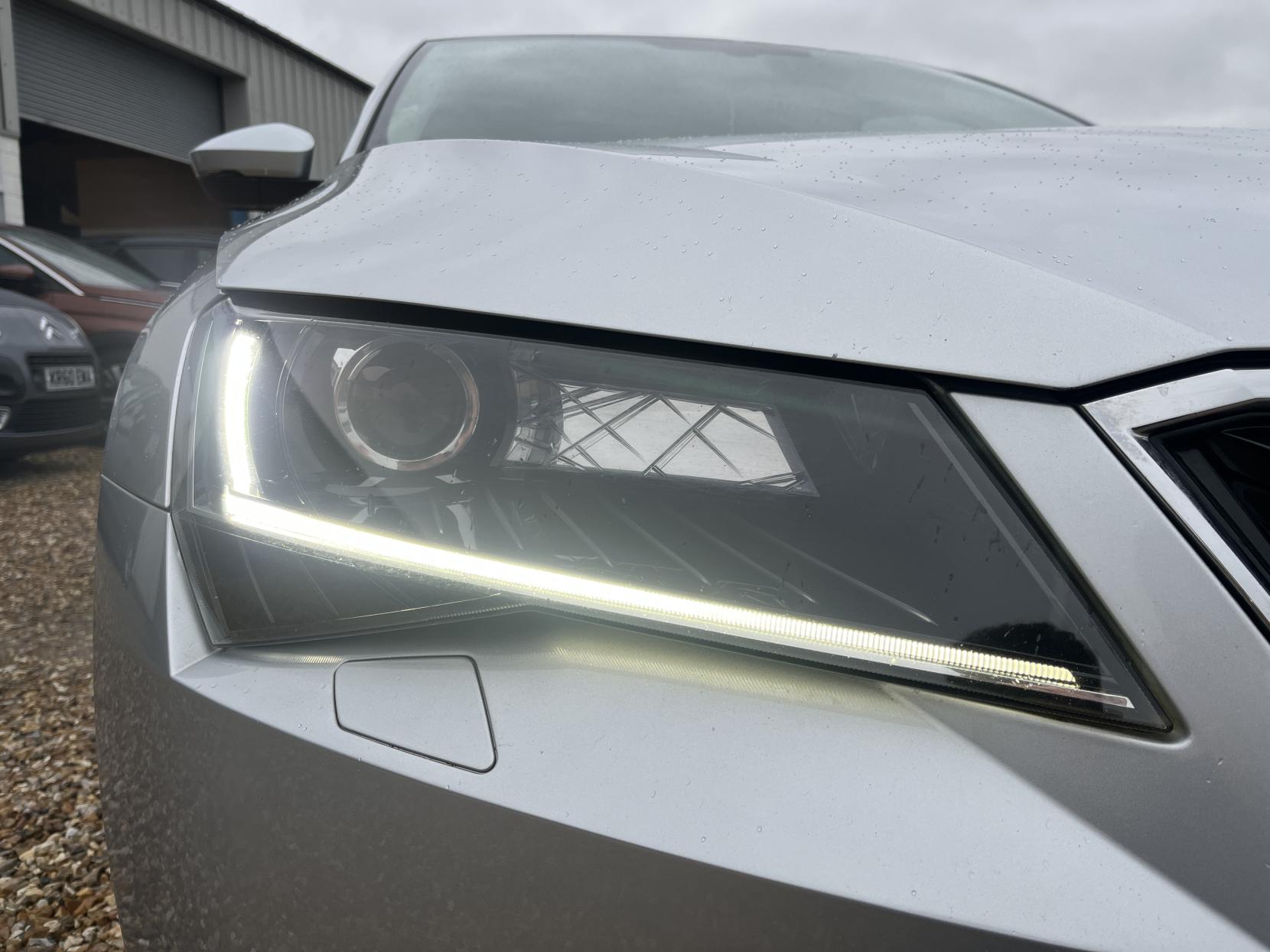 Skoda Superb 2.0 TDI SE L Executive Estate 5dr Diesel DSG Auto 6Spd Euro 6 (s/s) (150 ps)