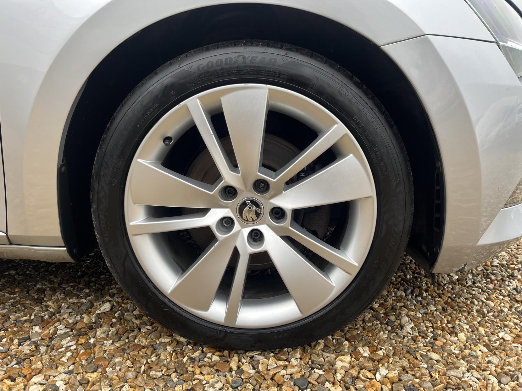 Skoda Superb 2.0 TDI SE L Executive Estate 5dr Diesel DSG Auto 6Spd Euro 6 (s/s) (150 ps)