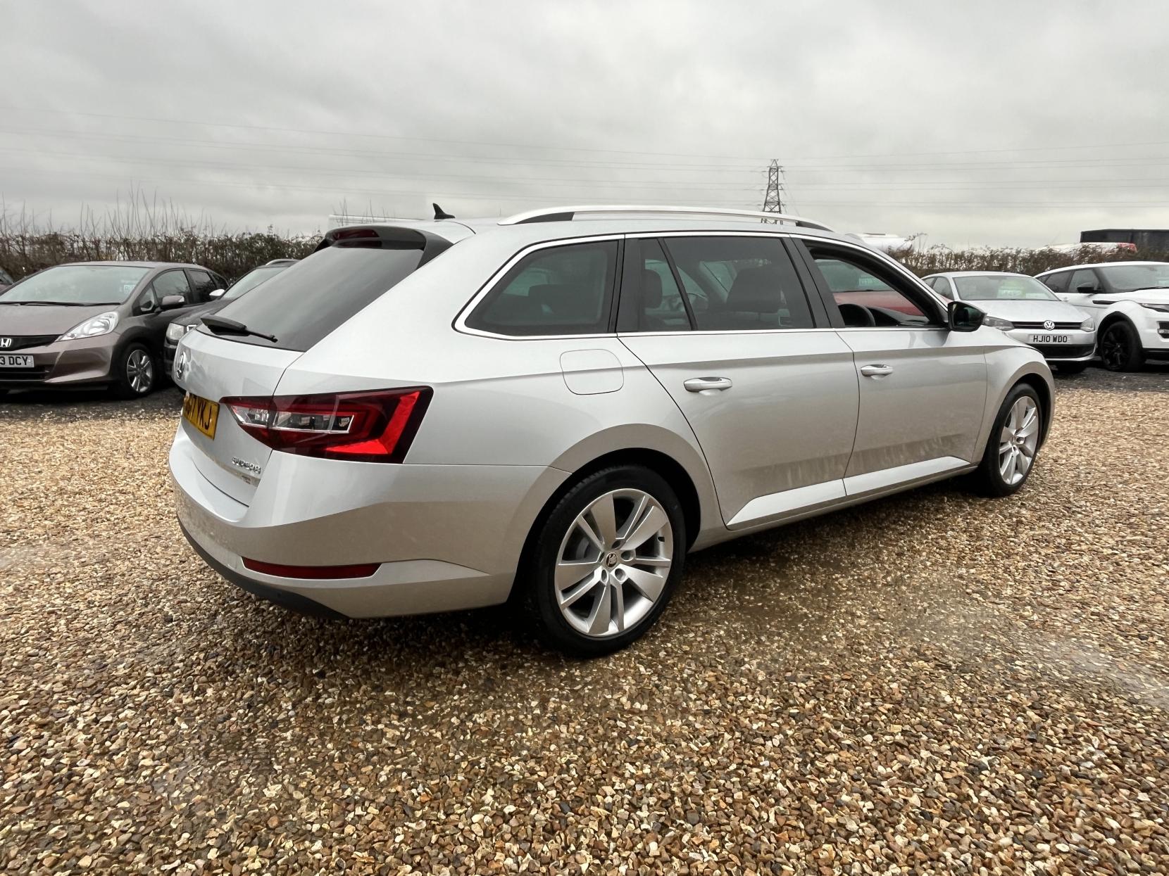 Skoda Superb 2.0 TDI SE L Executive Estate 5dr Diesel DSG Auto 6Spd Euro 6 (s/s) (150 ps)