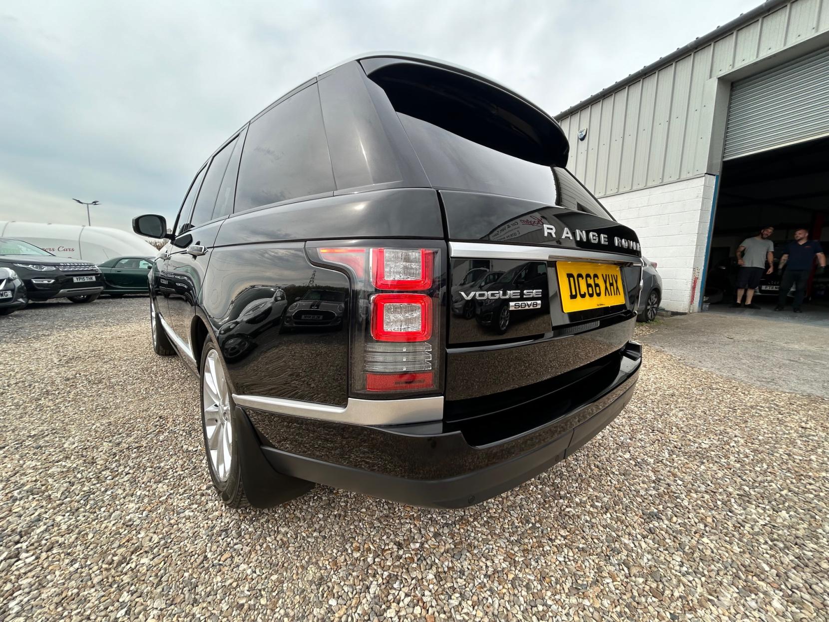 Land Rover Range Rover 4.4 SD V8 Vogue SE SUV 5dr Diesel Auto 4WD Euro 6 (s/s) (339 ps)