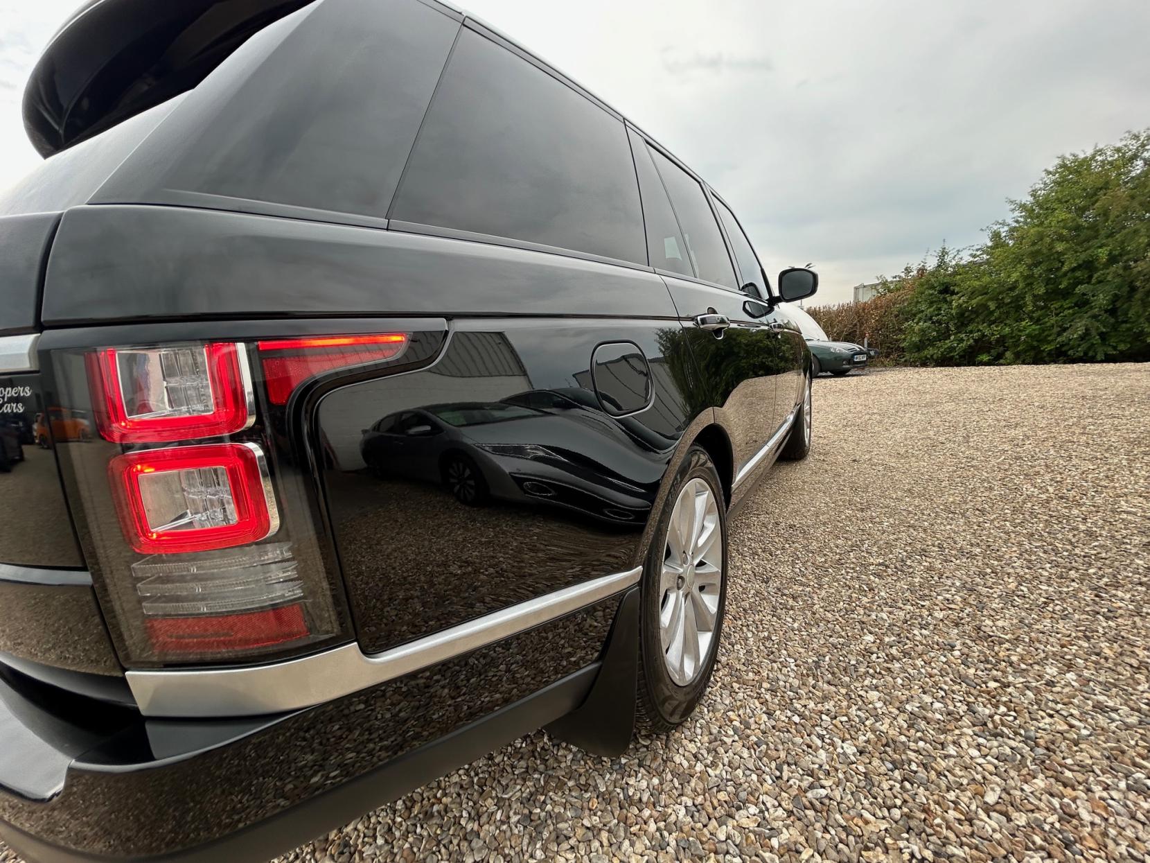 Land Rover Range Rover 4.4 SD V8 Vogue SE SUV 5dr Diesel Auto 4WD Euro 6 (s/s) (339 ps)