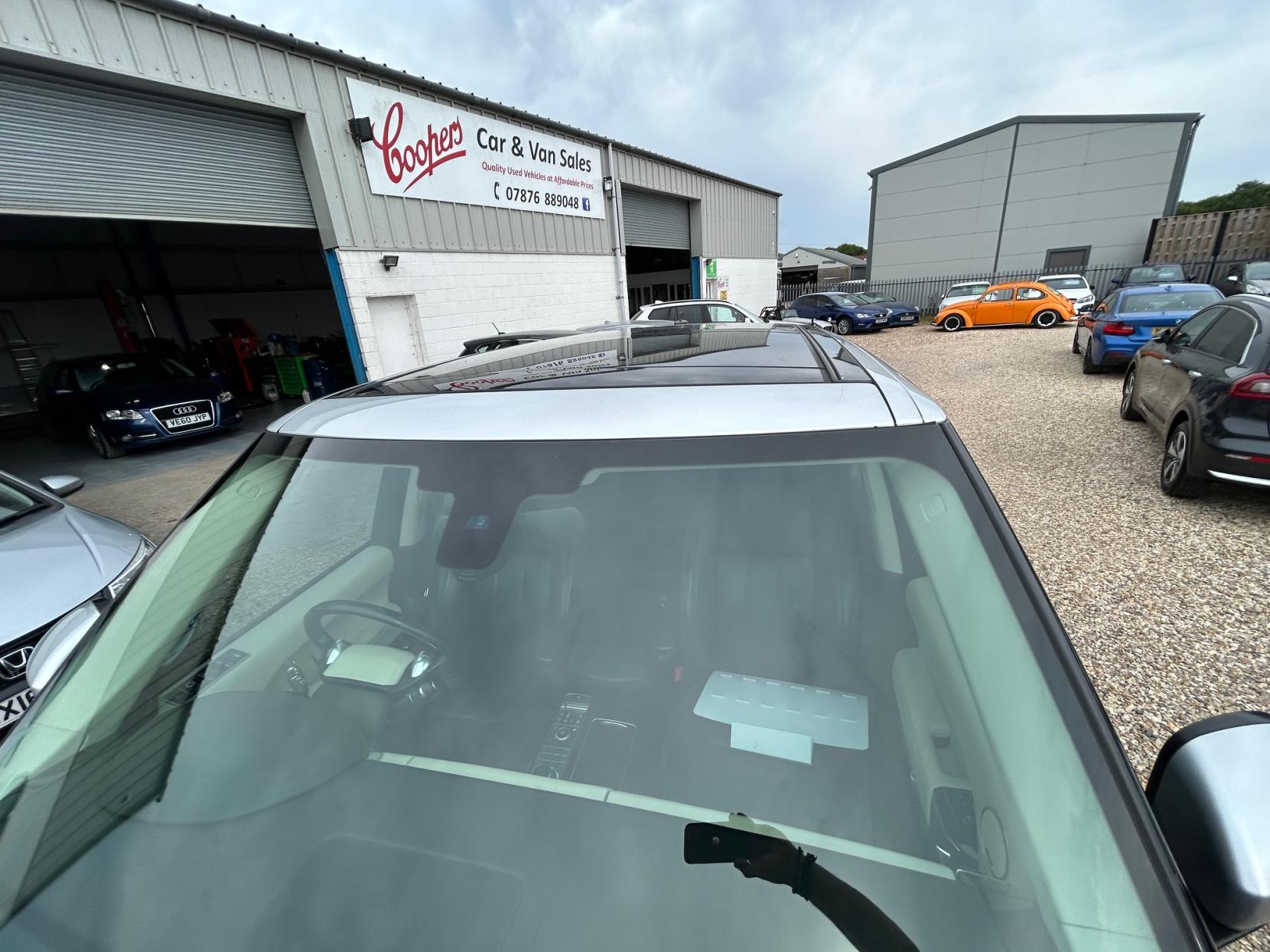 Land Rover Range Rover 4.4 SD V8 Vogue SE SUV 5dr Diesel Auto 4WD Euro 6 (s/s) (339 ps)