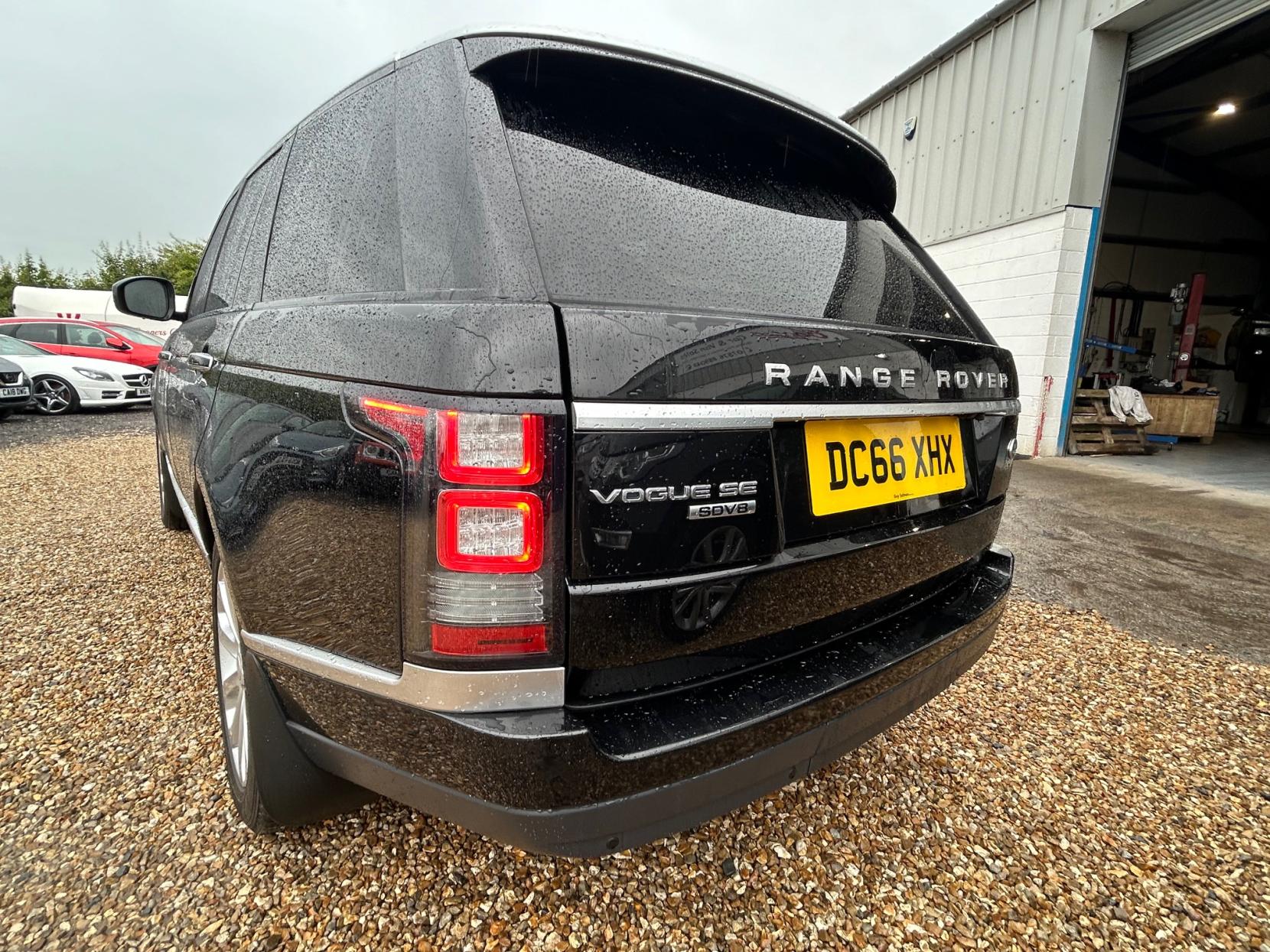 Land Rover Range Rover 4.4 SD V8 Vogue SE SUV 5dr Diesel Auto 4WD Euro 6 (s/s) (339 ps)