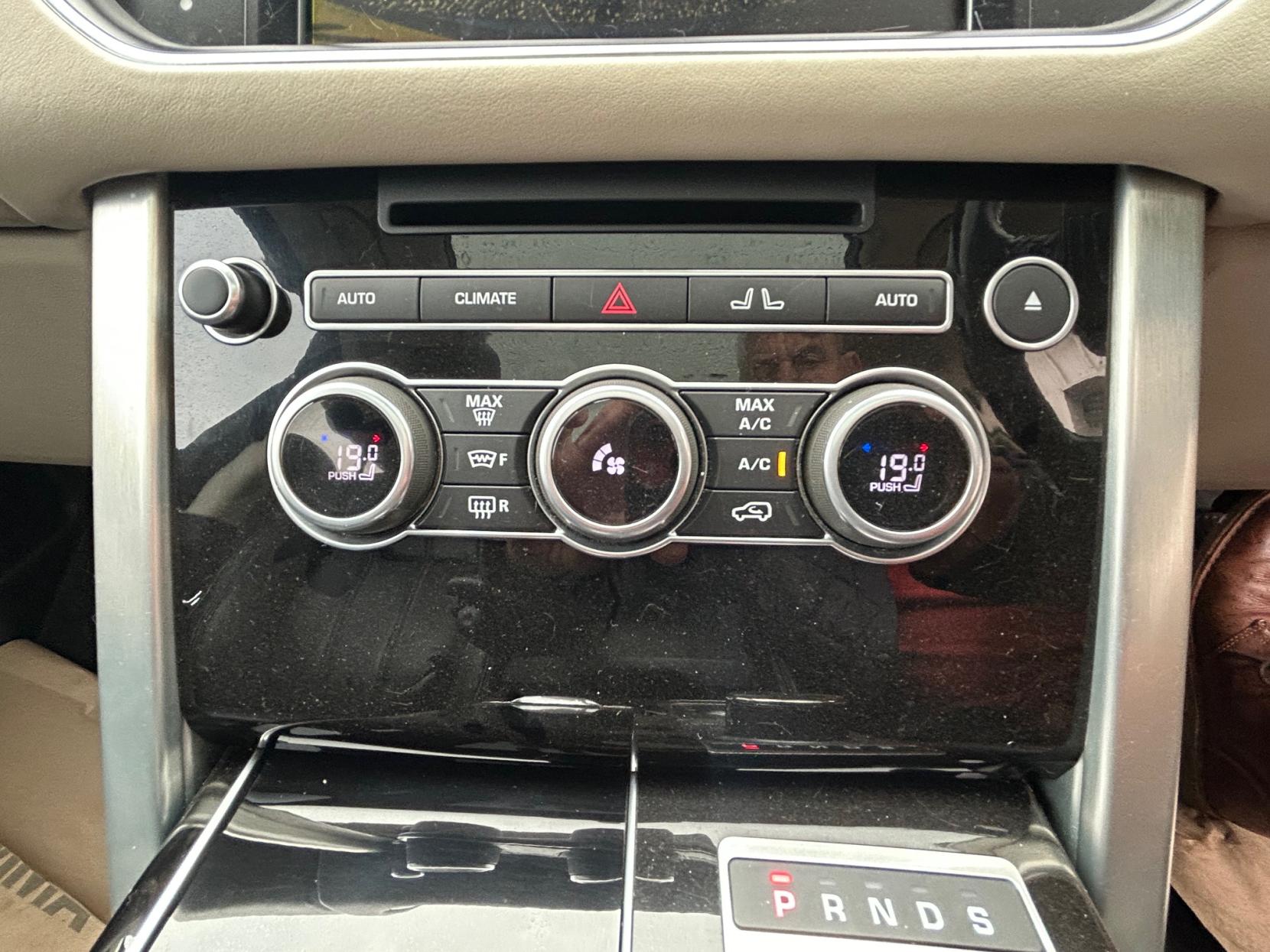 Land Rover Range Rover 4.4 SD V8 Vogue SE SUV 5dr Diesel Auto 4WD Euro 6 (s/s) (339 ps)