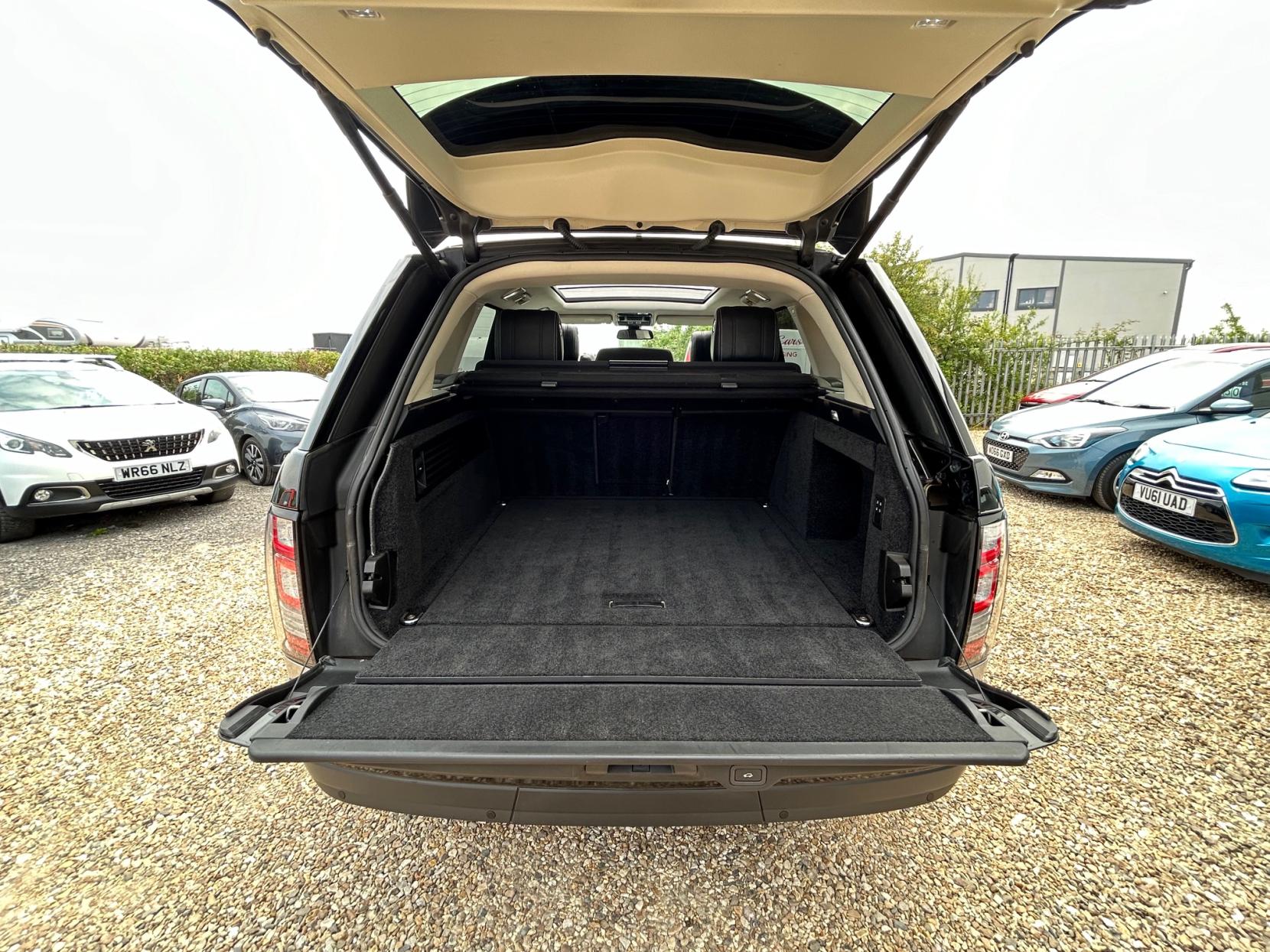 Land Rover Range Rover 4.4 SD V8 Vogue SE SUV 5dr Diesel Auto 4WD Euro 6 (s/s) (339 ps)