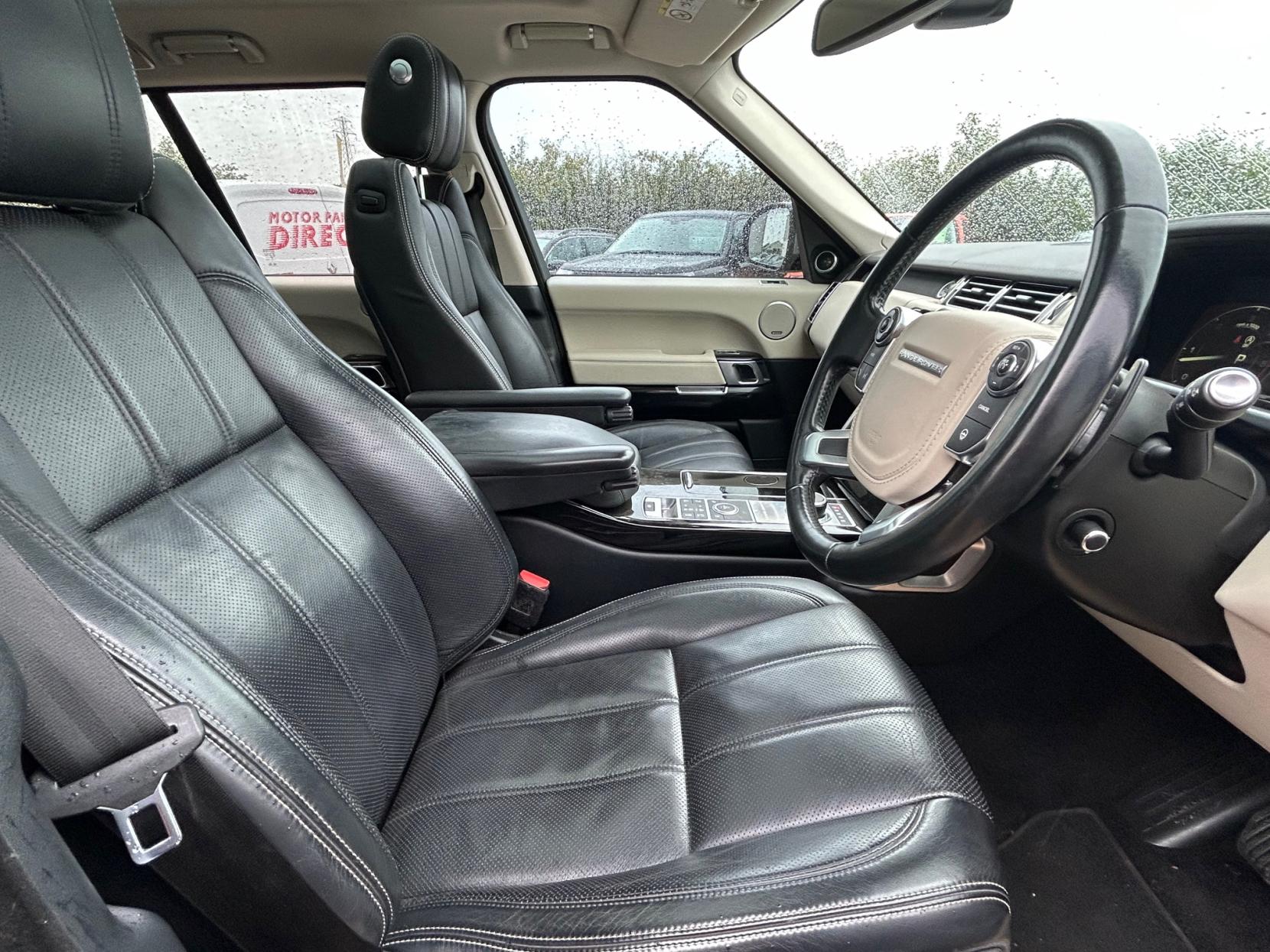 Land Rover Range Rover 4.4 SD V8 Vogue SE SUV 5dr Diesel Auto 4WD Euro 6 (s/s) (339 ps)