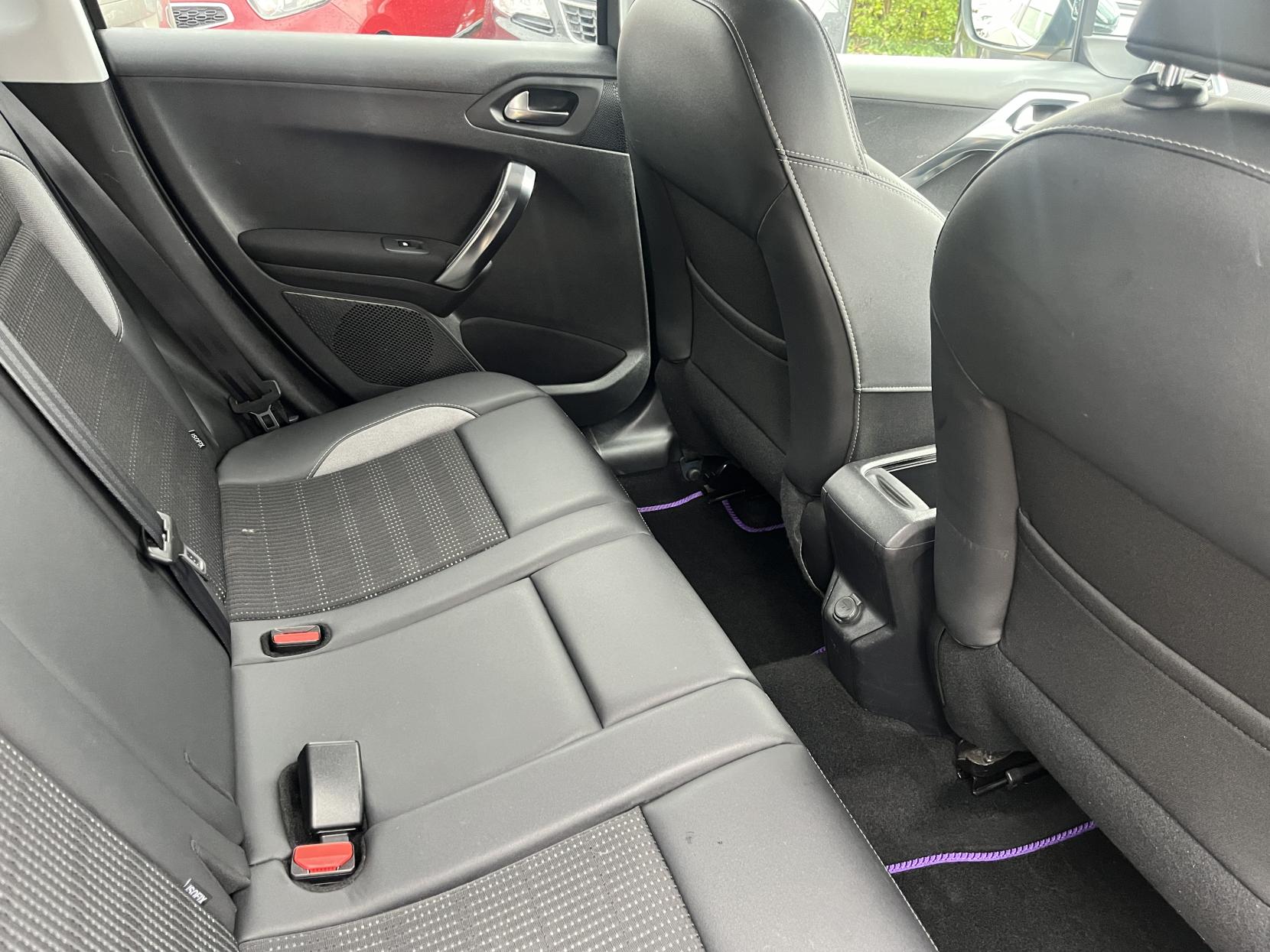 Peugeot 2008 1.6 e-HDi Allure SUV 5dr Diesel Manual Euro 5 (s/s) (92 ps)