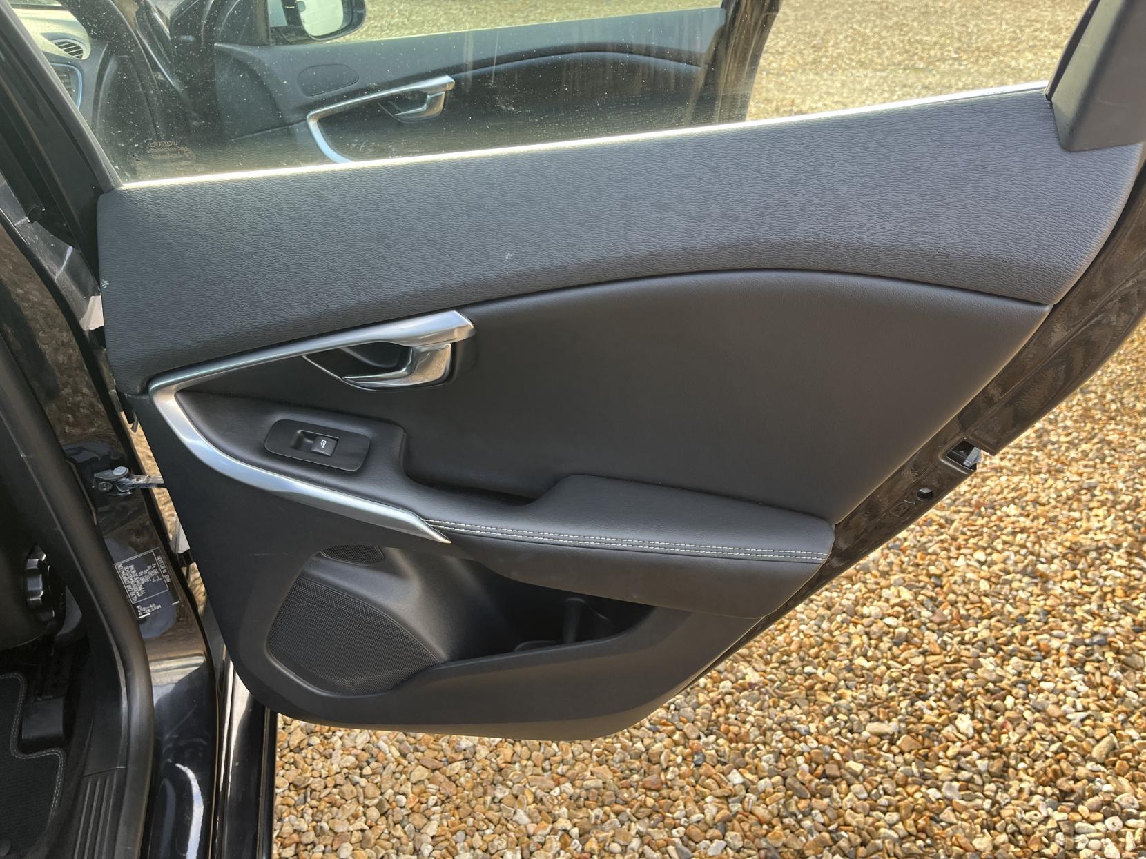 Volvo V40 1.6 D2 R-Design Hatchback 5dr Diesel Manual Euro 5 (s/s) (115 ps)