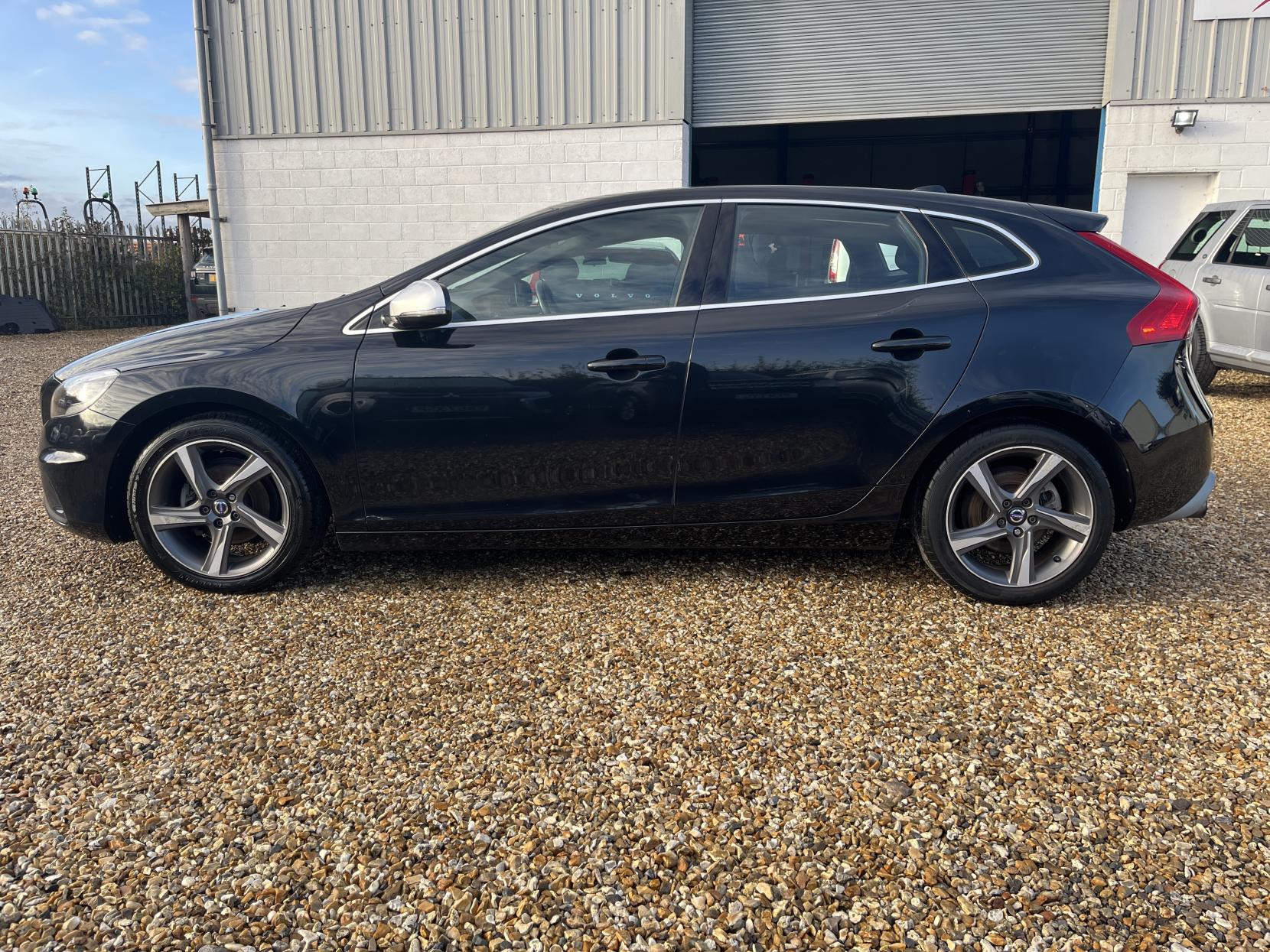 Volvo V40 1.6 D2 R-Design Hatchback 5dr Diesel Manual Euro 5 (s/s) (115 ps)