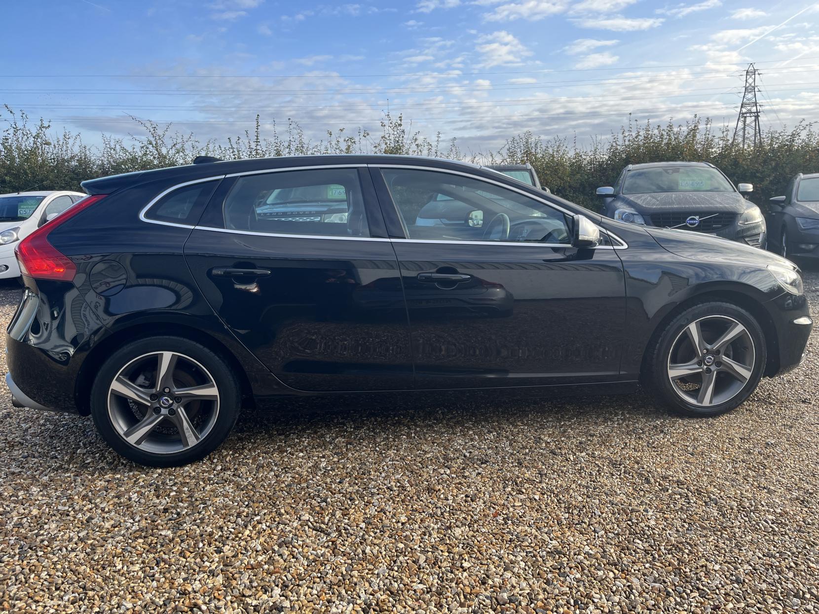 Volvo V40 1.6 D2 R-Design Hatchback 5dr Diesel Manual Euro 5 (s/s) (115 ps)