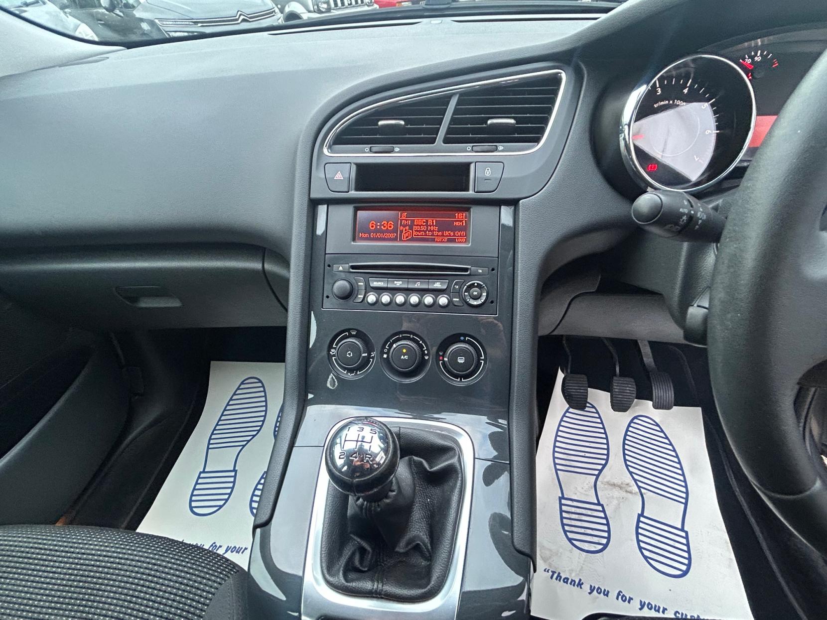 Peugeot 5008 1.6 VTi Active MPV 5dr Petrol Manual Euro 5 (120 ps)