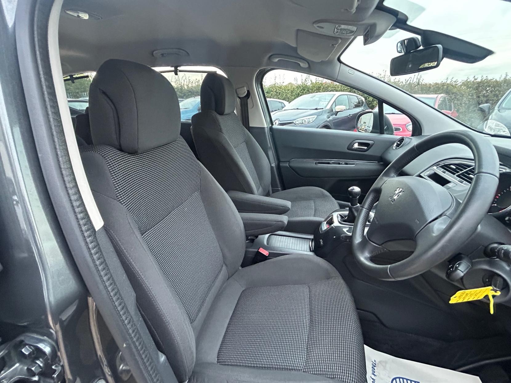 Peugeot 5008 1.6 VTi Active MPV 5dr Petrol Manual Euro 5 (120 ps)