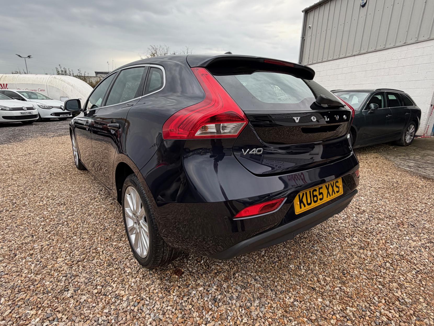 Volvo V40 2.0 D2 SE Lux Nav Hatchback 5dr Diesel Manual Euro 6 (s/s) (120 ps)