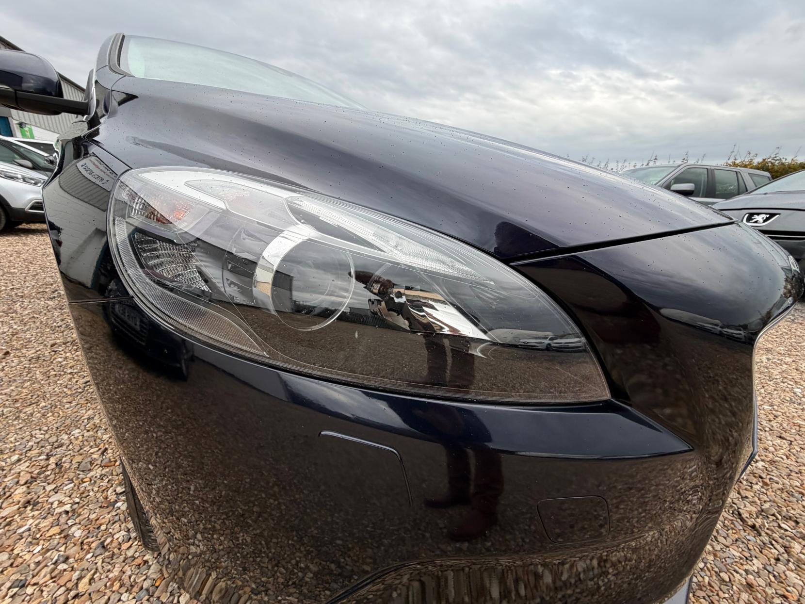 Volvo V40 2.0 D2 SE Lux Nav Hatchback 5dr Diesel Manual Euro 6 (s/s) (120 ps)