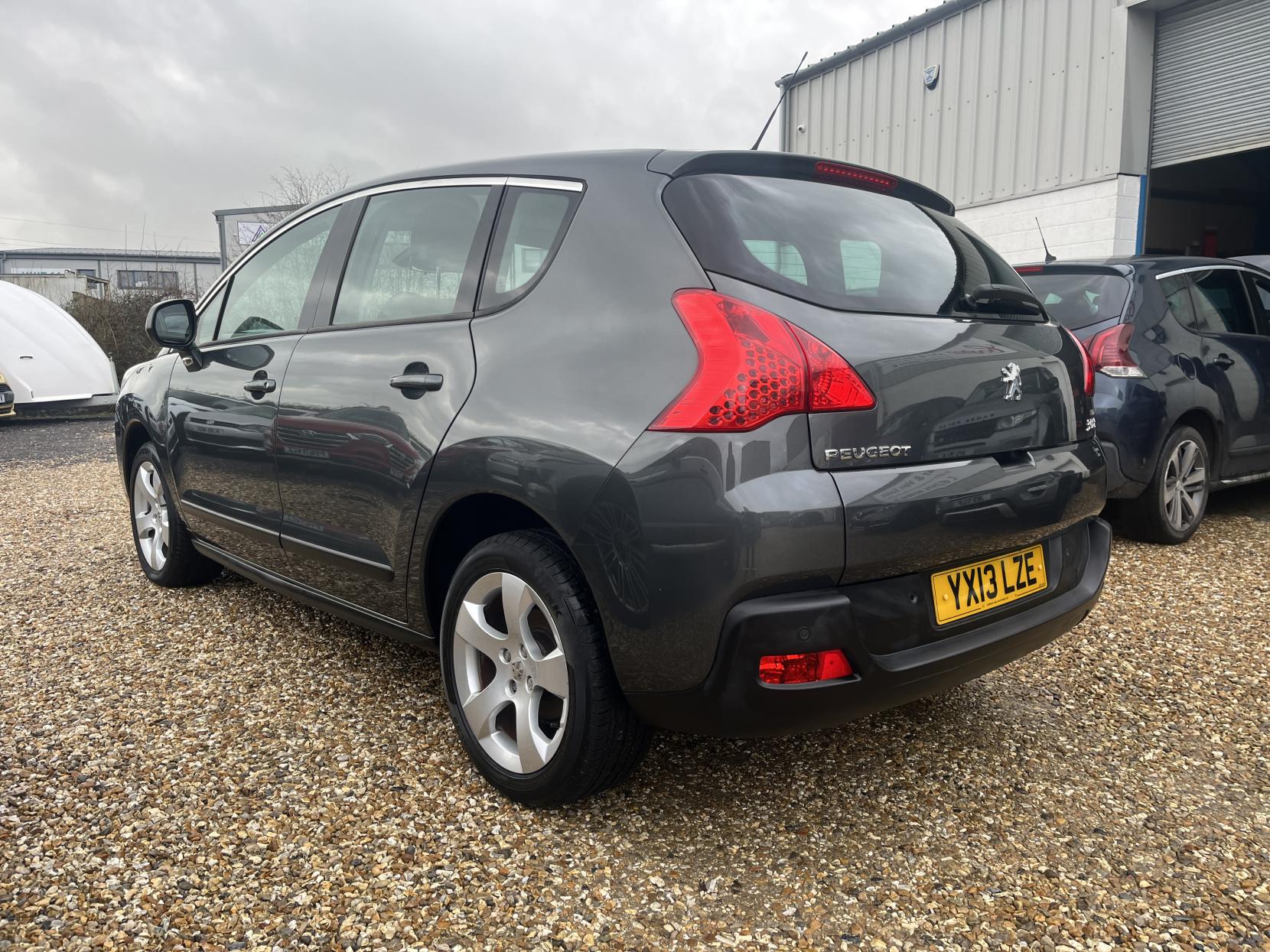 Peugeot 3008 1.6 e-HDi Active SUV 5dr Diesel EGC Euro 5 (s/s) (115 ps)