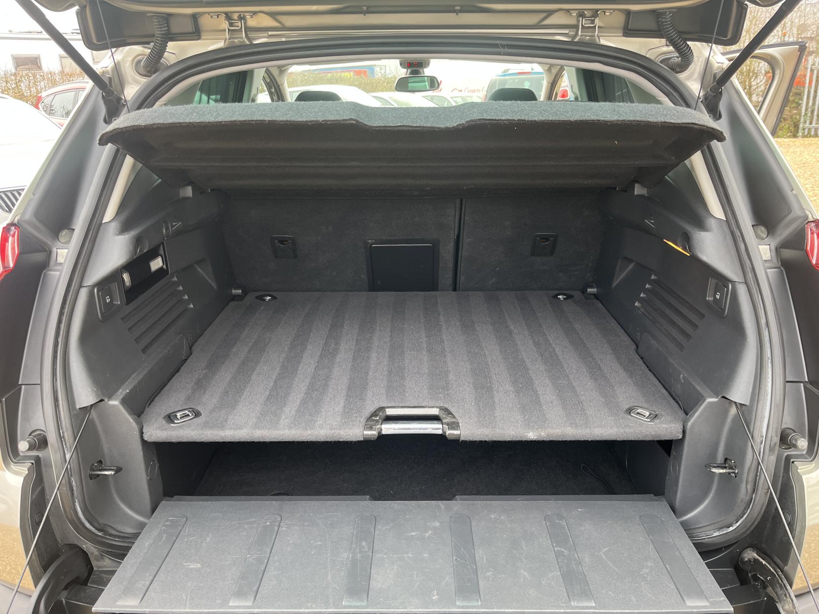 Peugeot 3008 1.6 HDi Allure SUV 5dr Diesel Manual Euro 5 (115 ps)