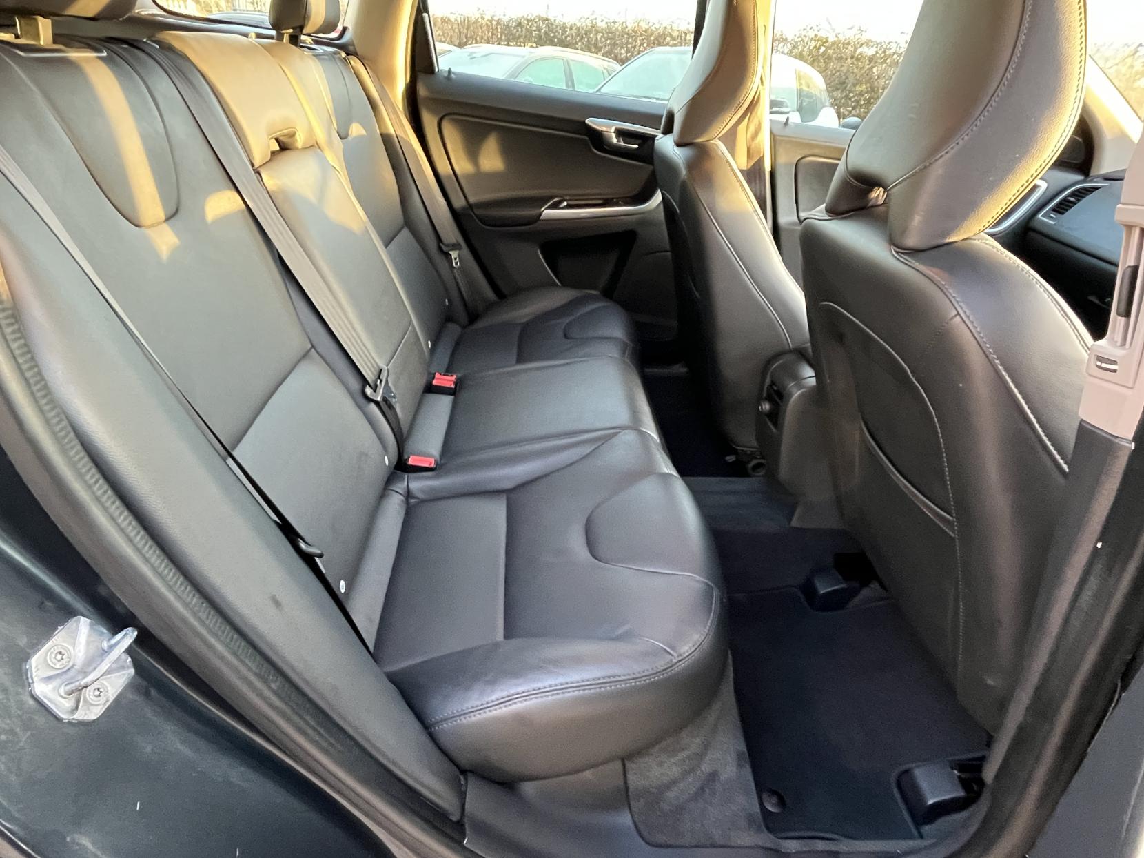 Volvo XC60 2.0 D4 SE Nav SUV 5dr Diesel Auto Euro 6 (s/s) (190 ps)