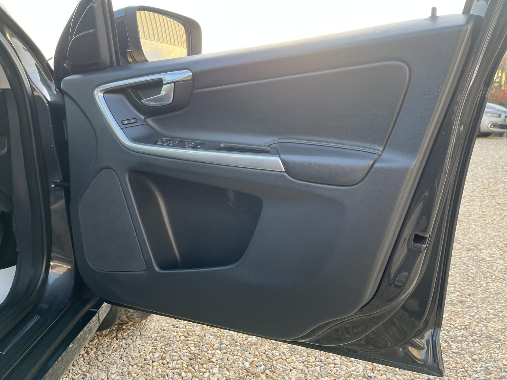 Volvo XC60 2.0 D4 SE Nav SUV 5dr Diesel Auto Euro 6 (s/s) (190 ps)