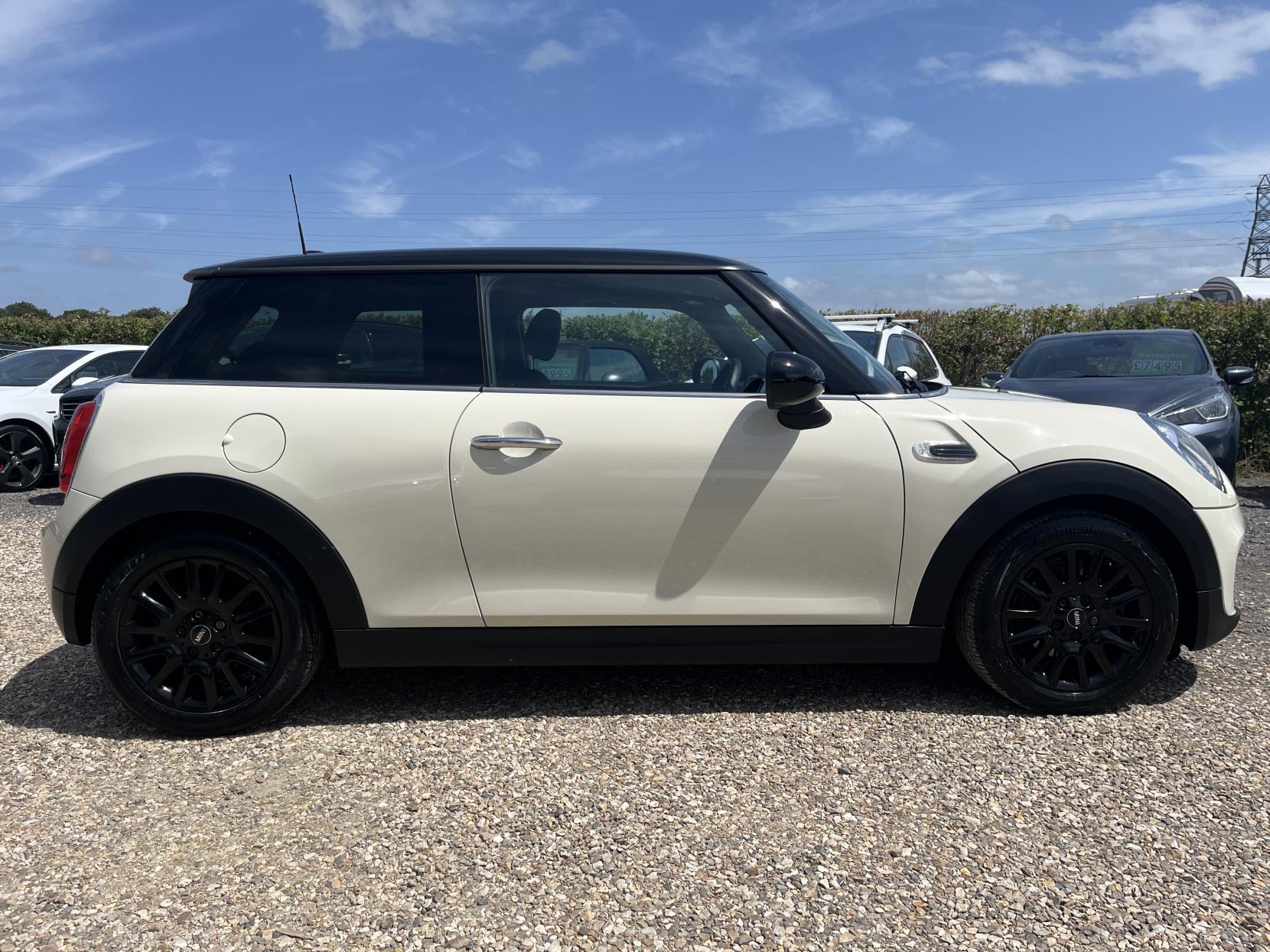 MINI Hatch 1.5 Cooper Hatchback 3dr Petrol Manual Euro 6 (s/s) (136 ps)