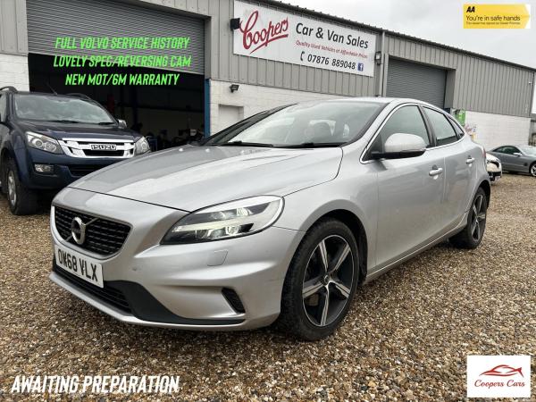Volvo V40 2.0 T2 GPF R-Design Hatchback 5dr Petrol Manual Euro 6 (s/s) (122 ps)