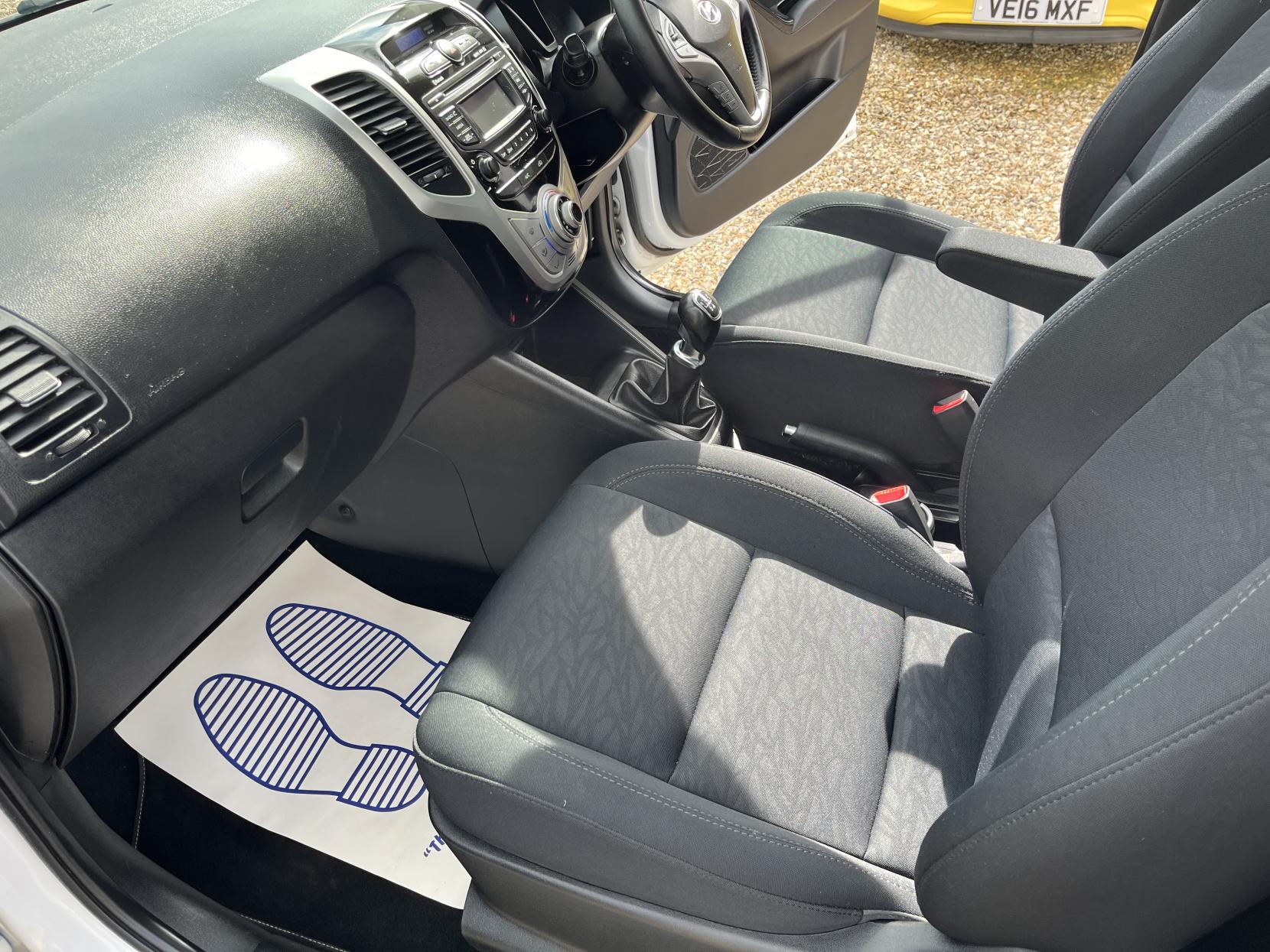 Hyundai ix20 1.4 Blue Drive Premium Hatchback 5dr Petrol Manual Euro 6 (s/s) (90 ps)