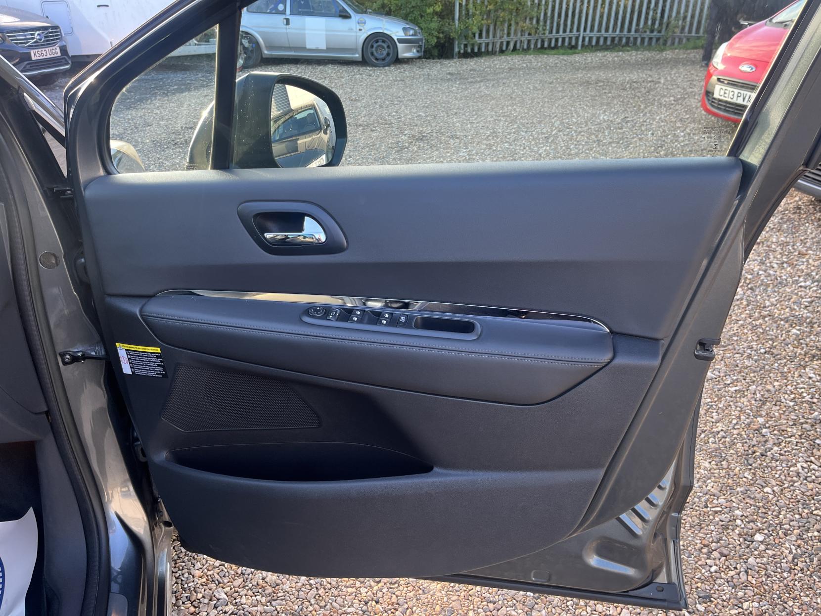 Peugeot 3008 1.6 HDi Allure SUV 5dr Diesel Manual Euro 5 (115 ps)